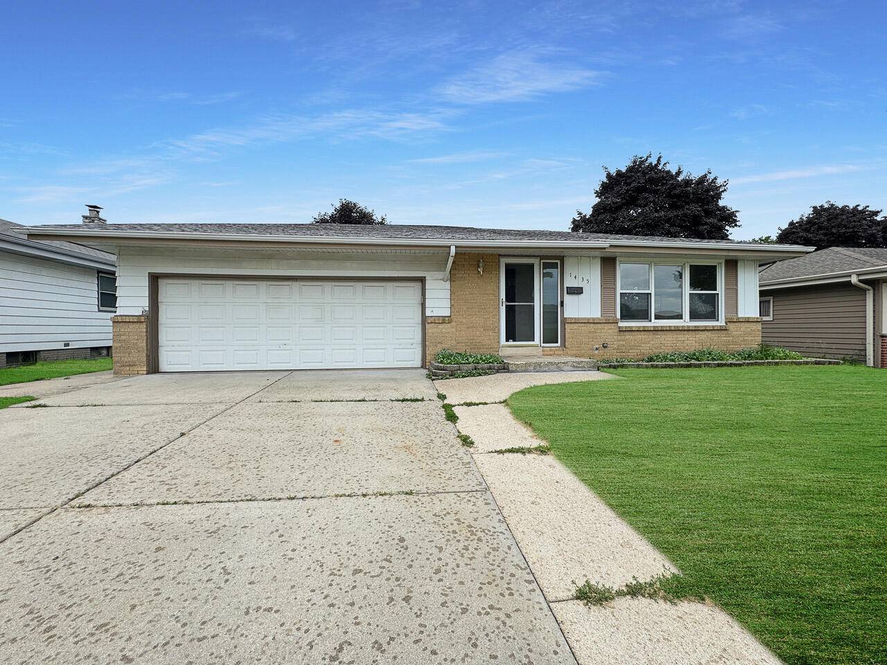 Milwaukee, WI 53221,1435 W Goldcrest Ave