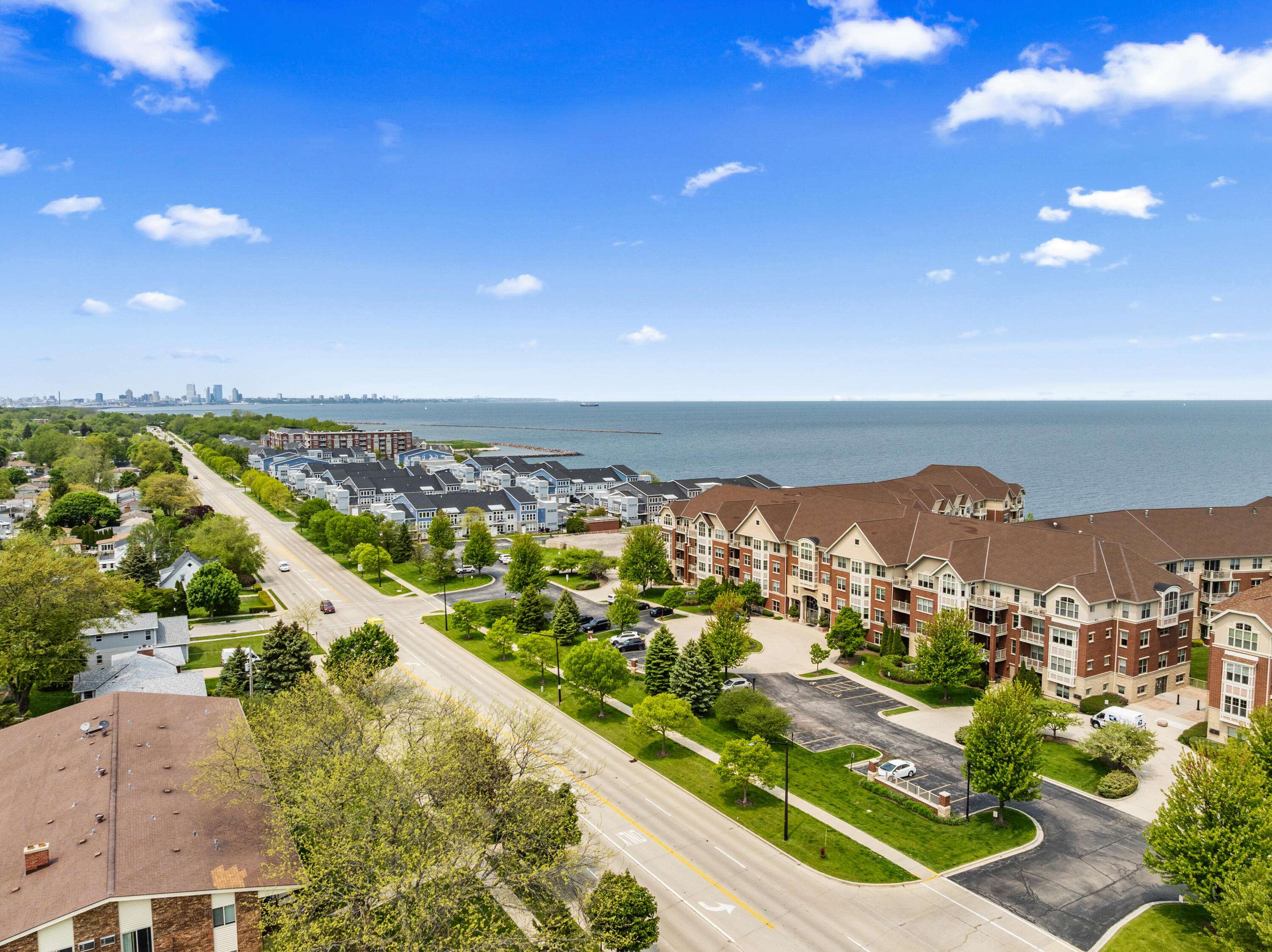 Saint Francis, WI 53235,4100 S Lake Dr Unit 118
