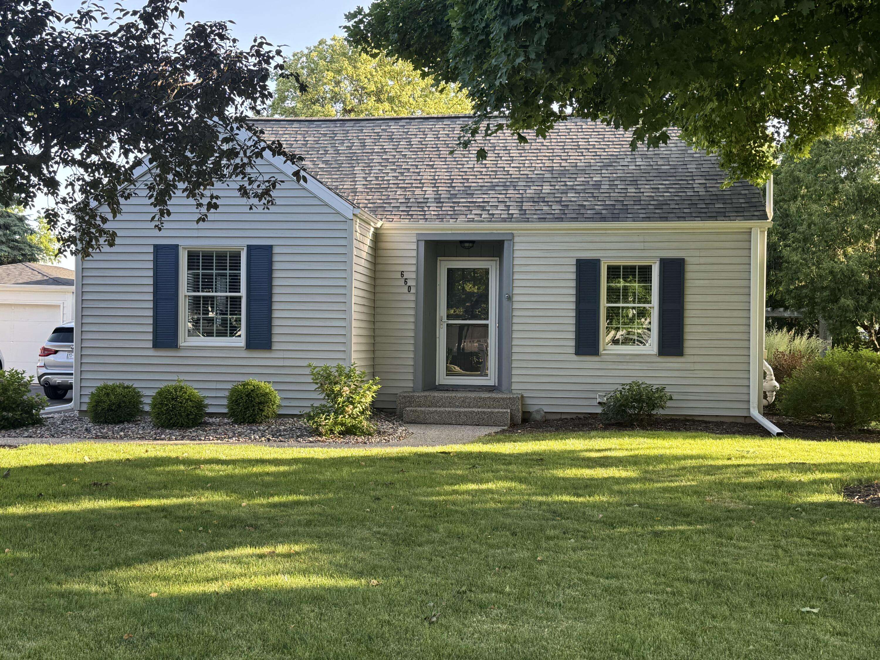 Oconomowoc, WI 53066,660 E Sherman Ave