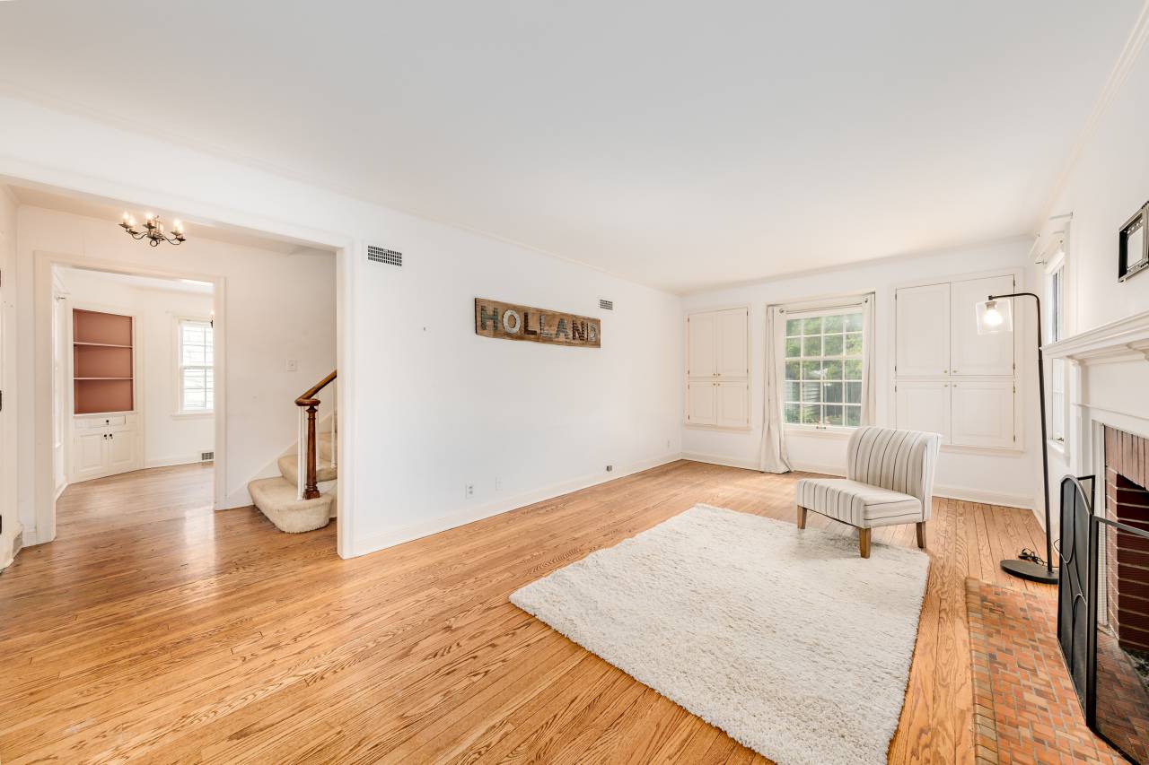 Milwaukee, WI 53218,5044 N 67th St