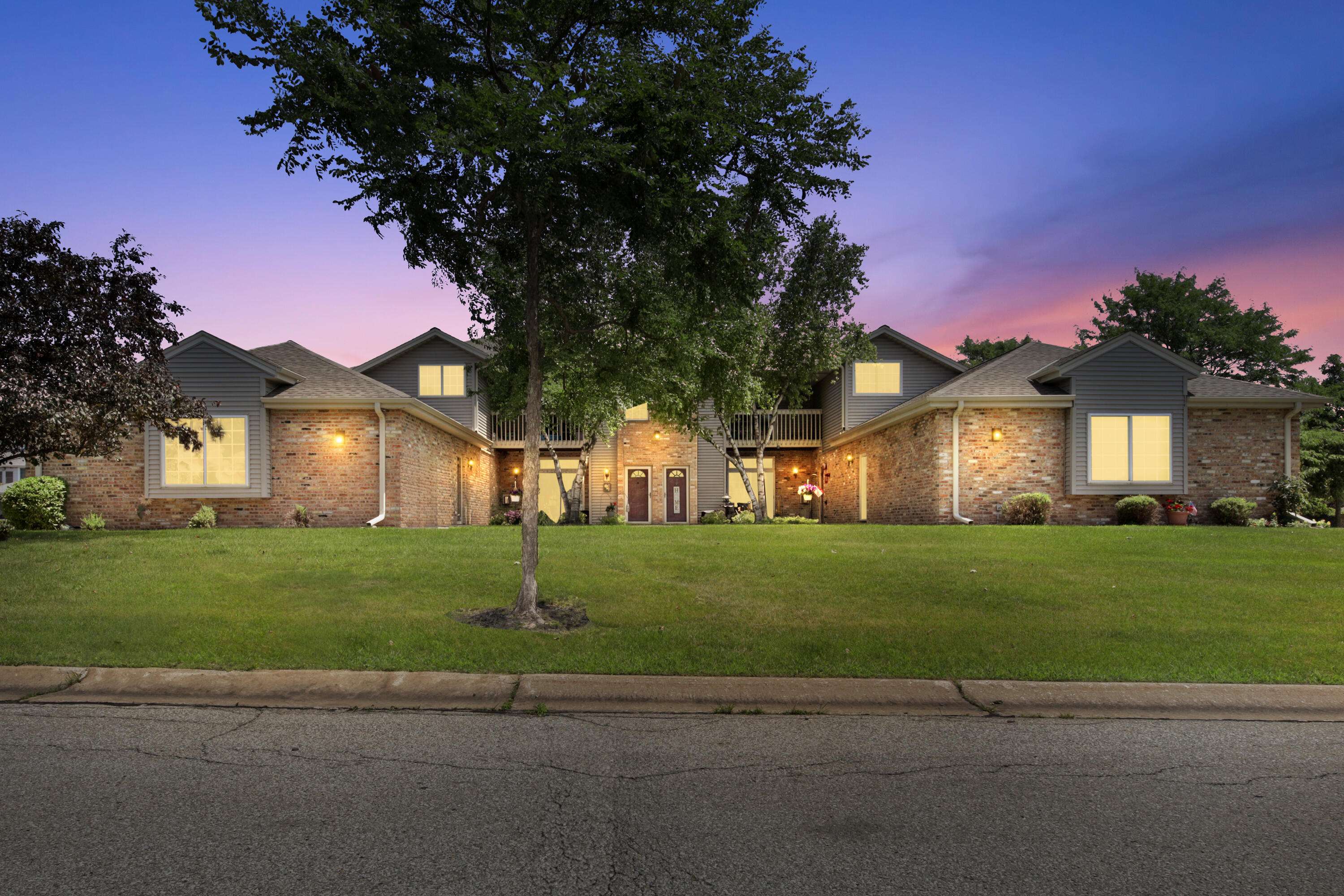 Oak Creek, WI 53154,210 W Oak Leaf Dr Unit 2