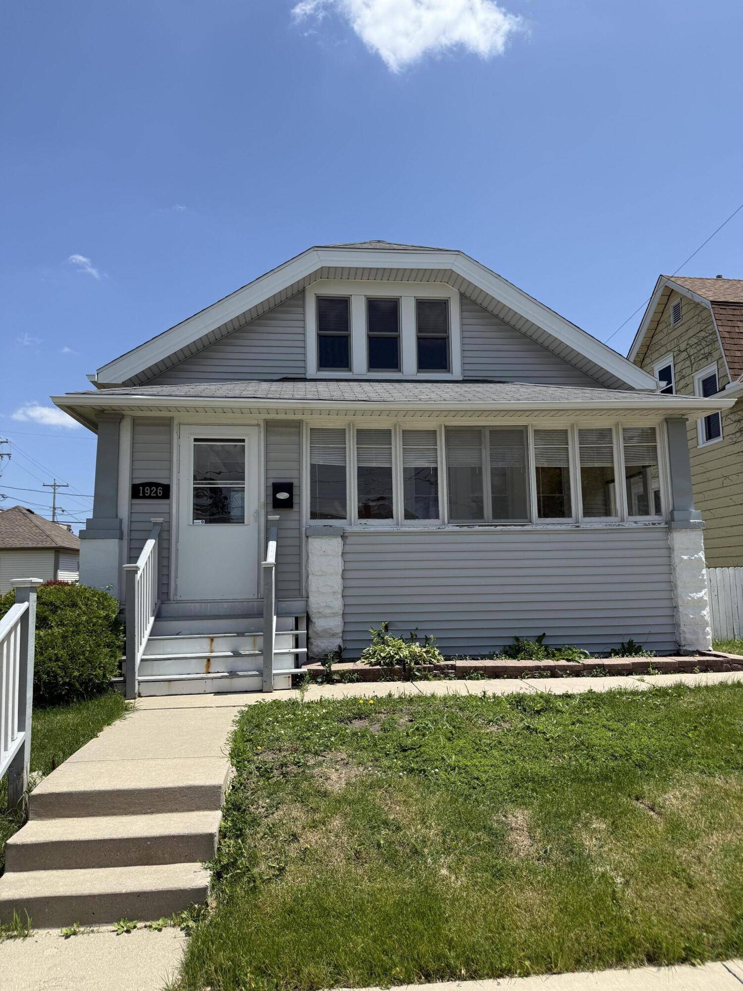 West Allis, WI 53219,1926 S 58th St