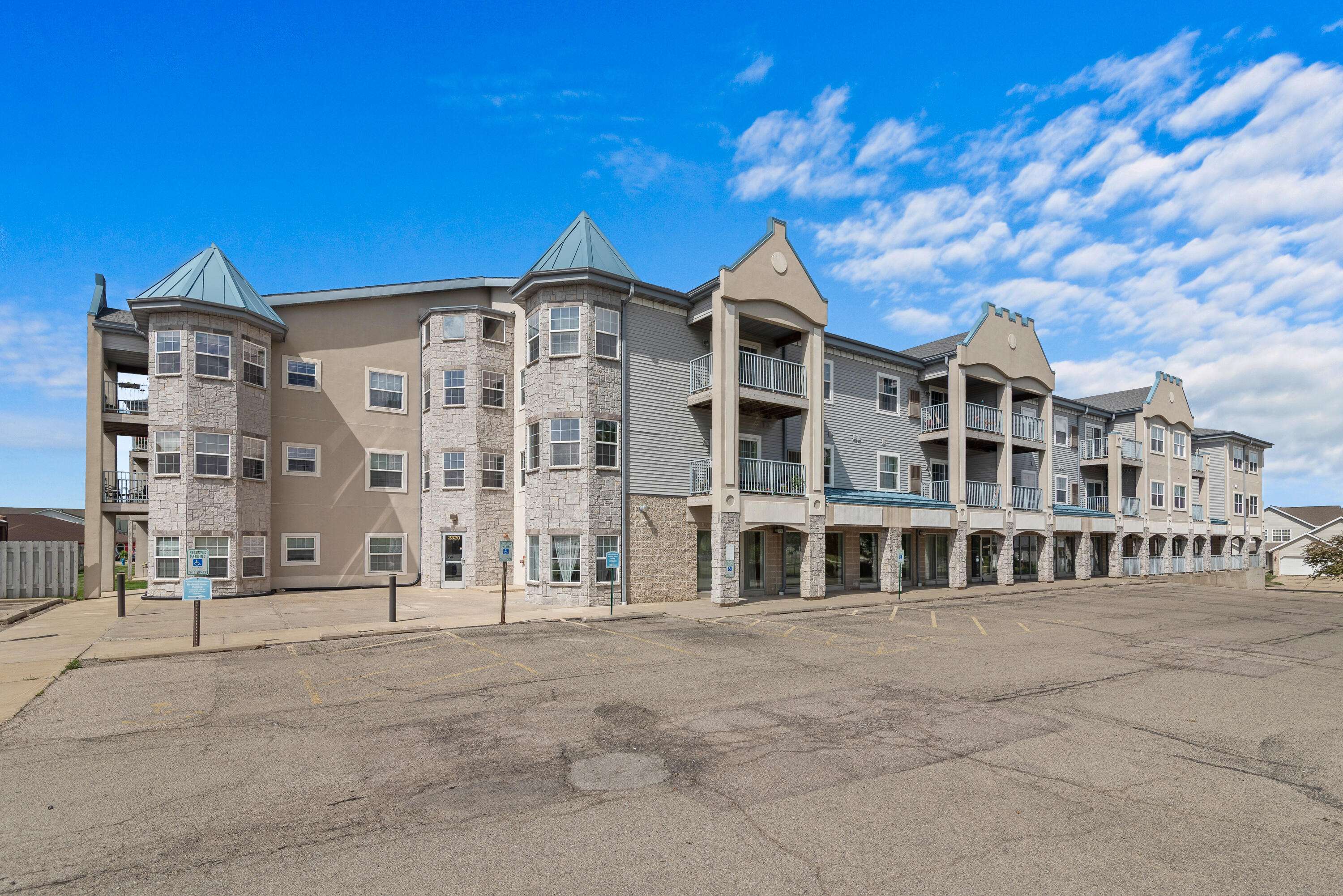 Stoughton, WI 53589,2320 Jackson St Unit 217
