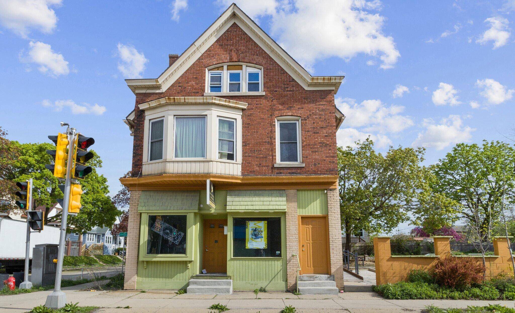 Milwaukee, WI 53212,800 E Locust St Unit 802