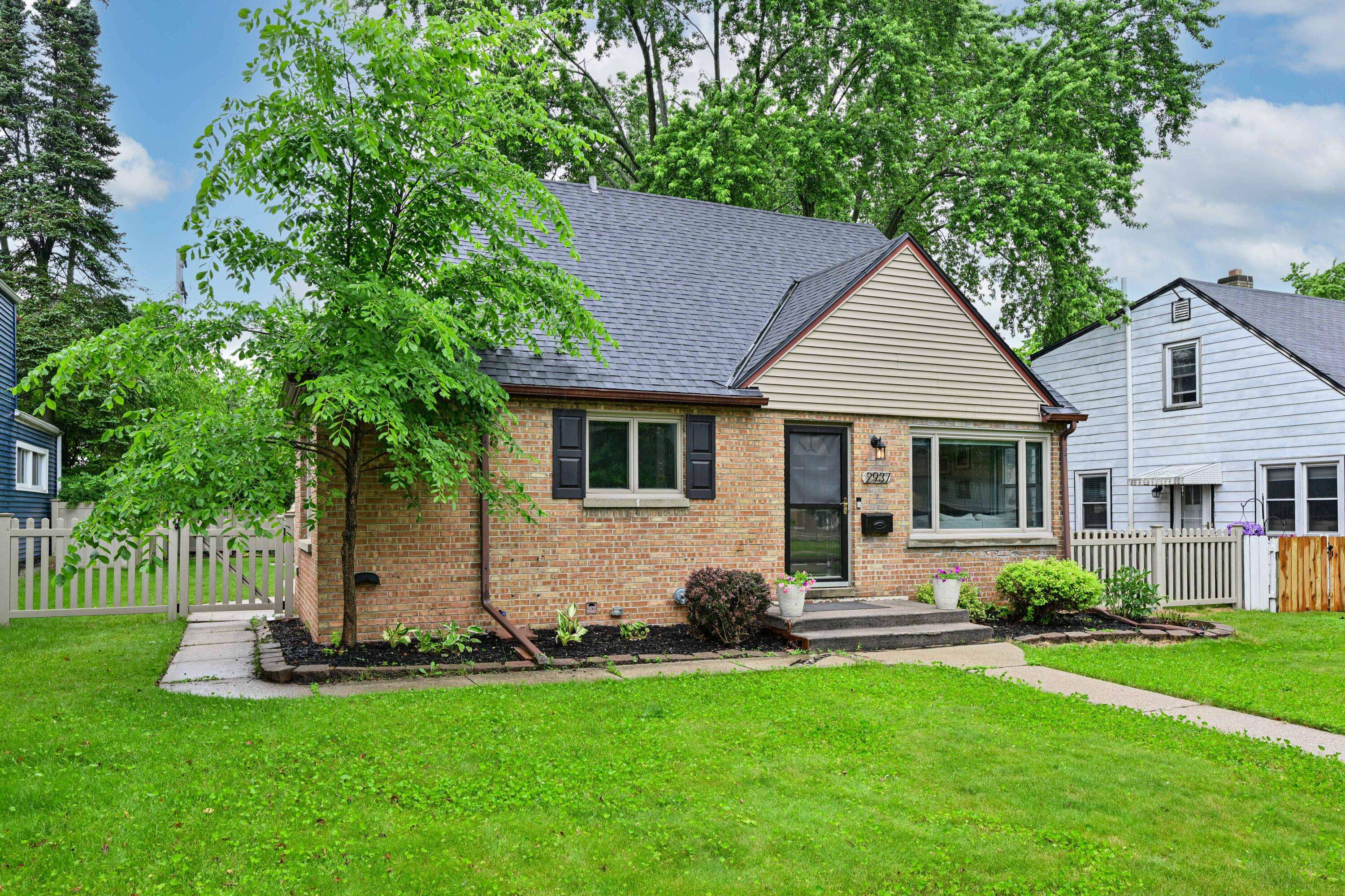 Milwaukee, WI 53222,2937 N 81st St