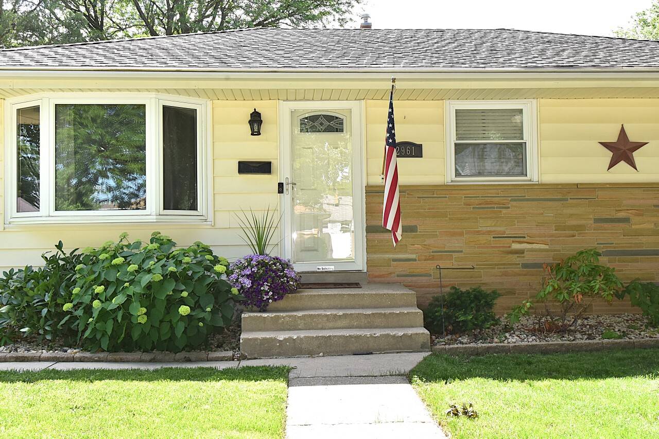 West Allis, WI 53227,2961 S 102nd St