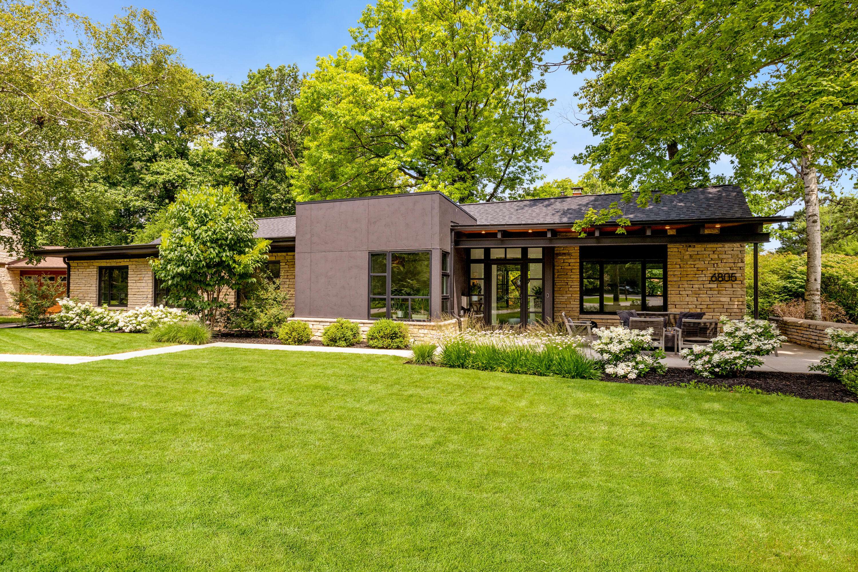 Fox Point, WI 53217,6805 N Lake Dr