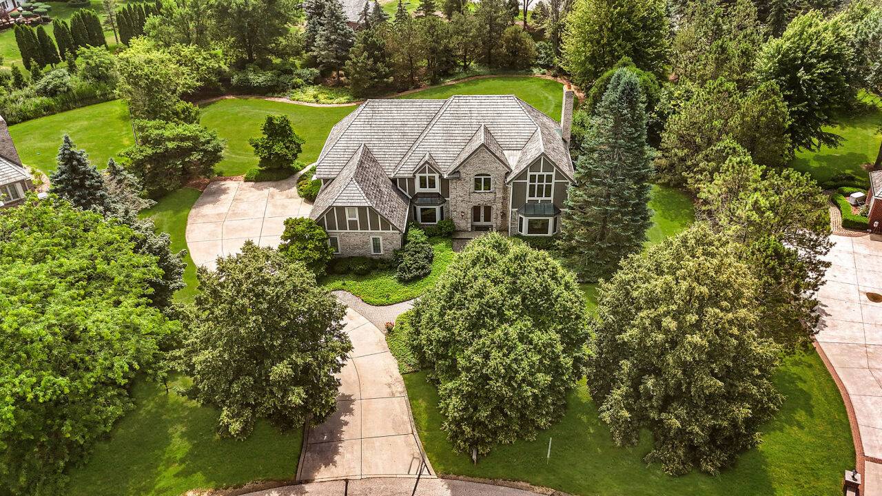 Mequon, WI 53092,10410 N Pine Ridge Cir