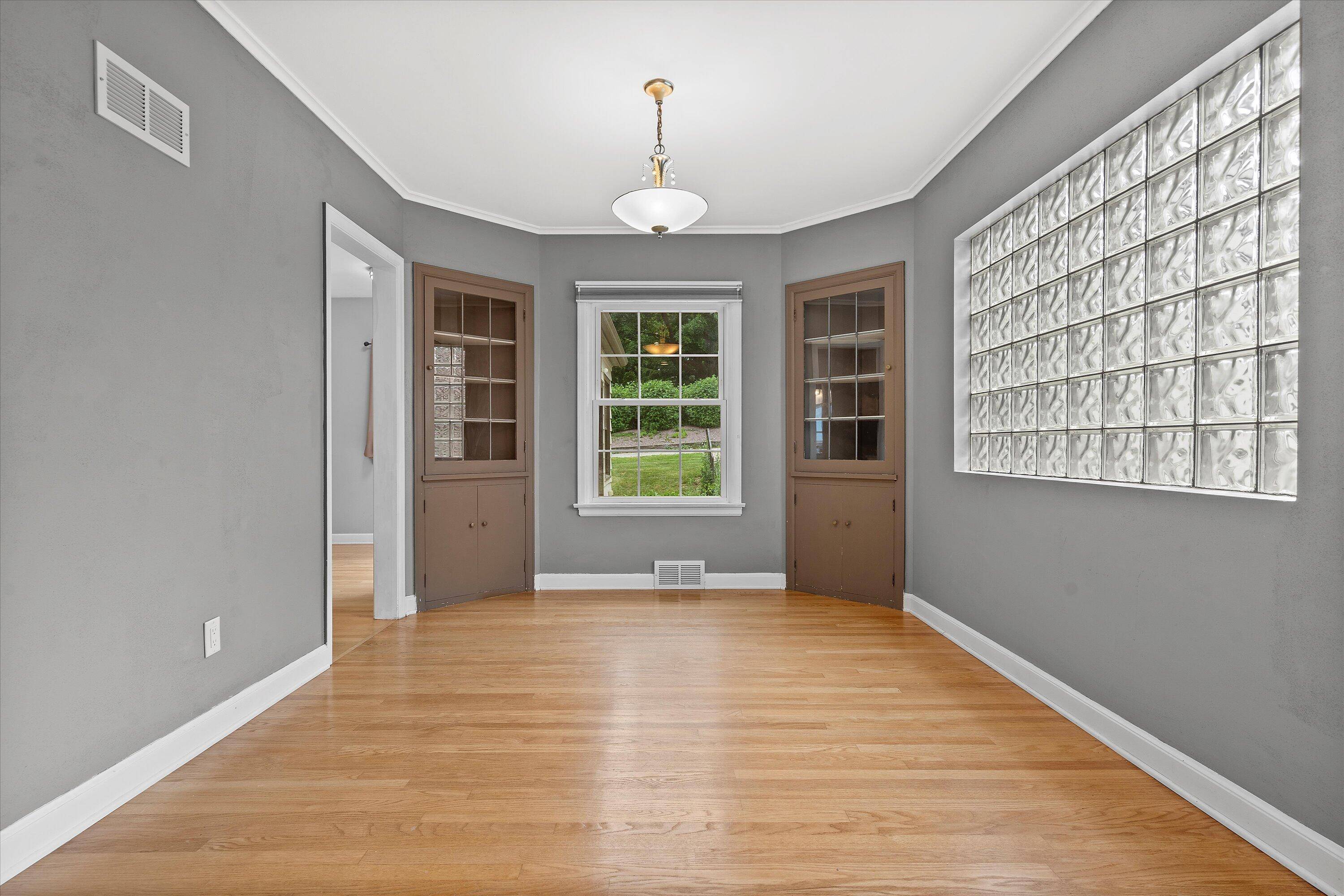 Waukesha, WI 53186,304 Oxford Rd
