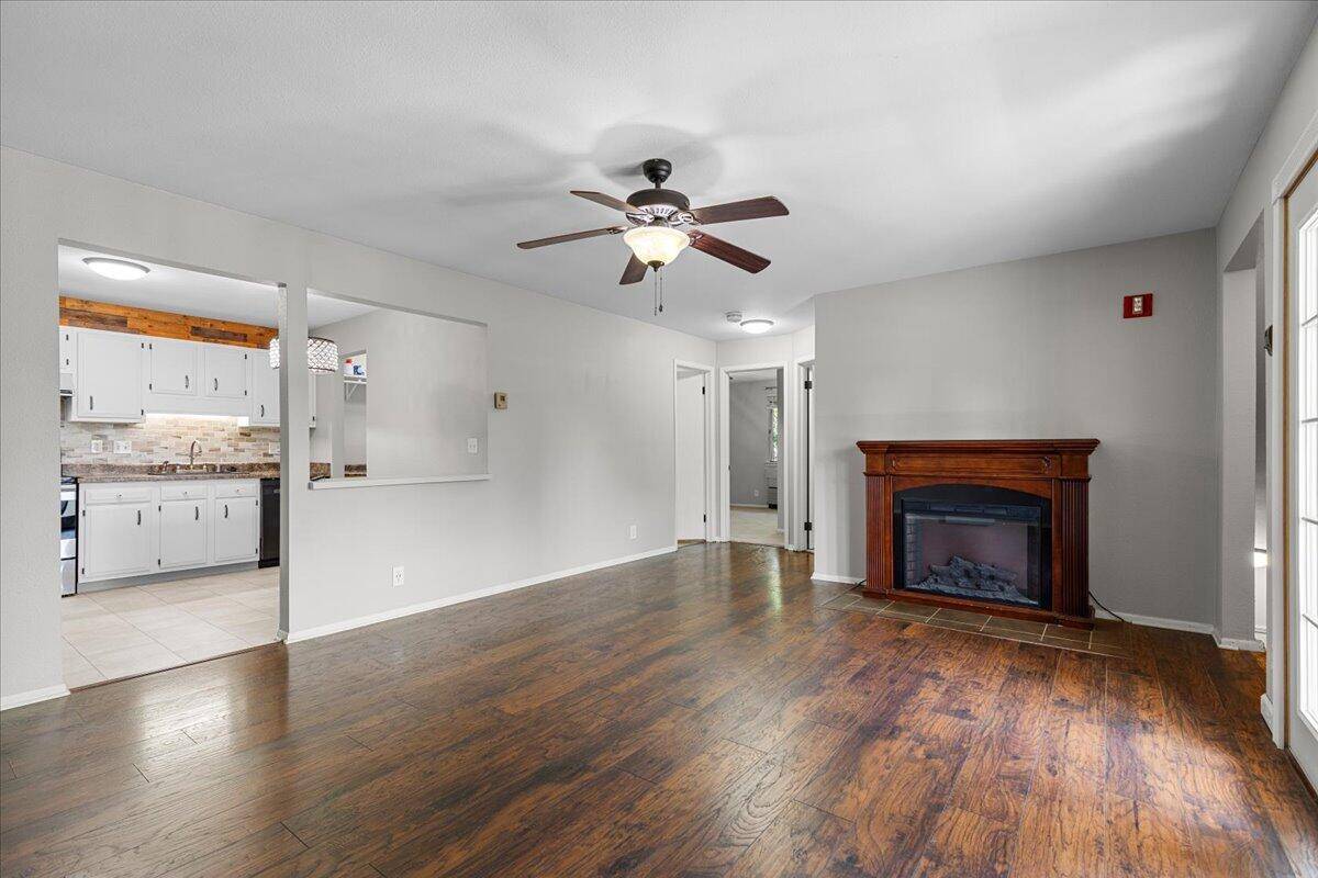Milwaukee, WI 53224,10824 W Donna Dr