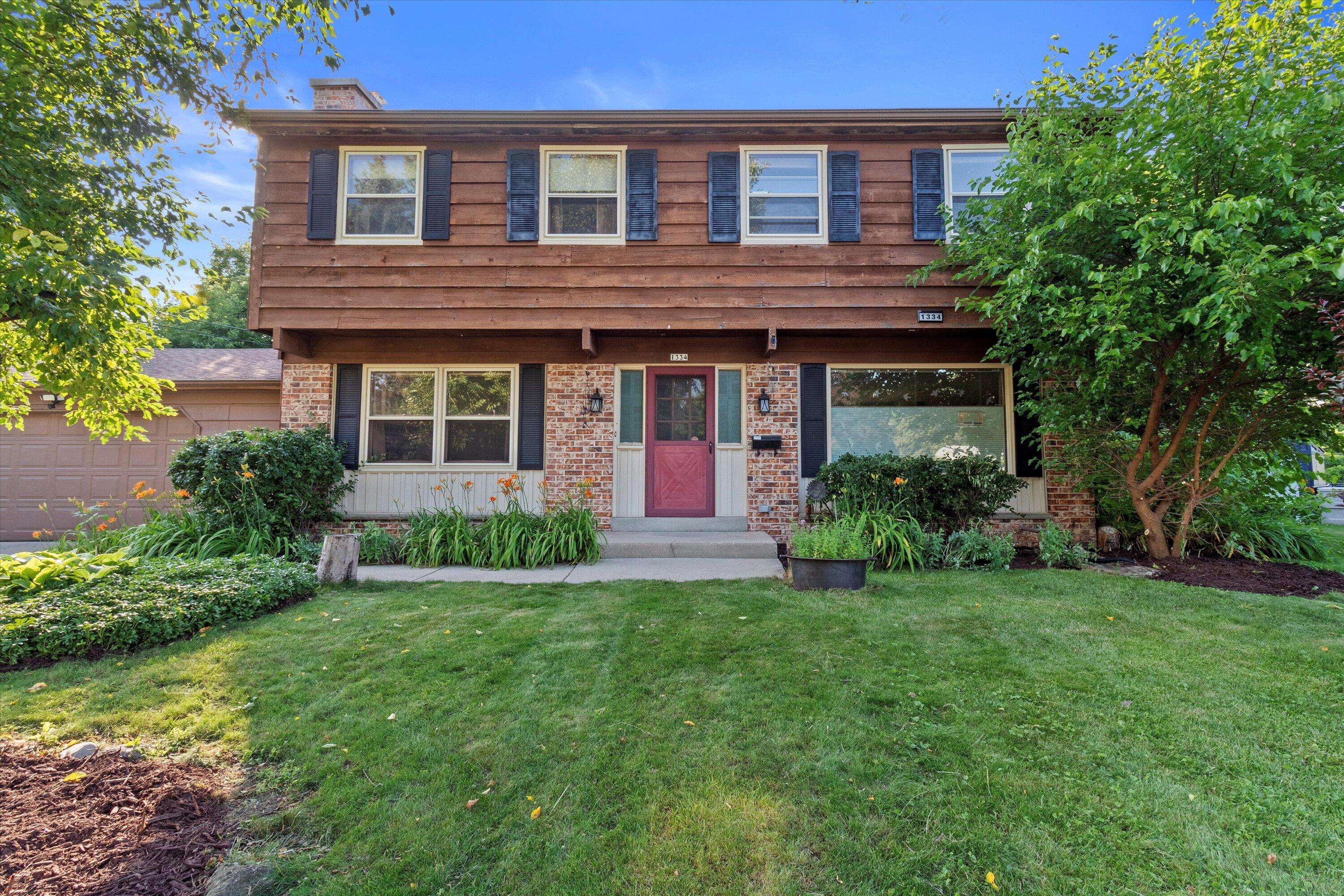 Glendale, WI 53209,1334 W Paradise Ct