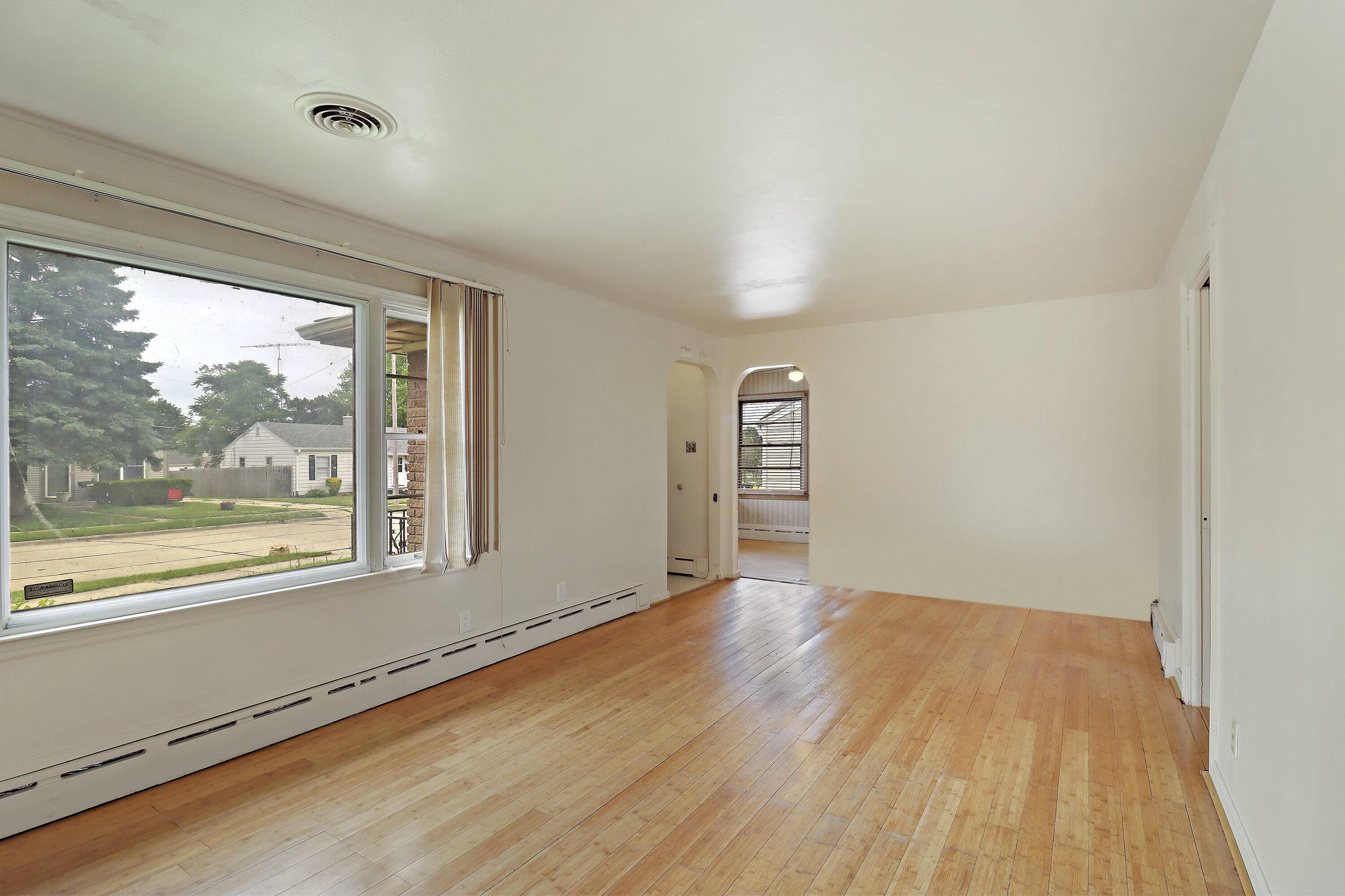 Racine, WI 53403,2514 E Crescent St