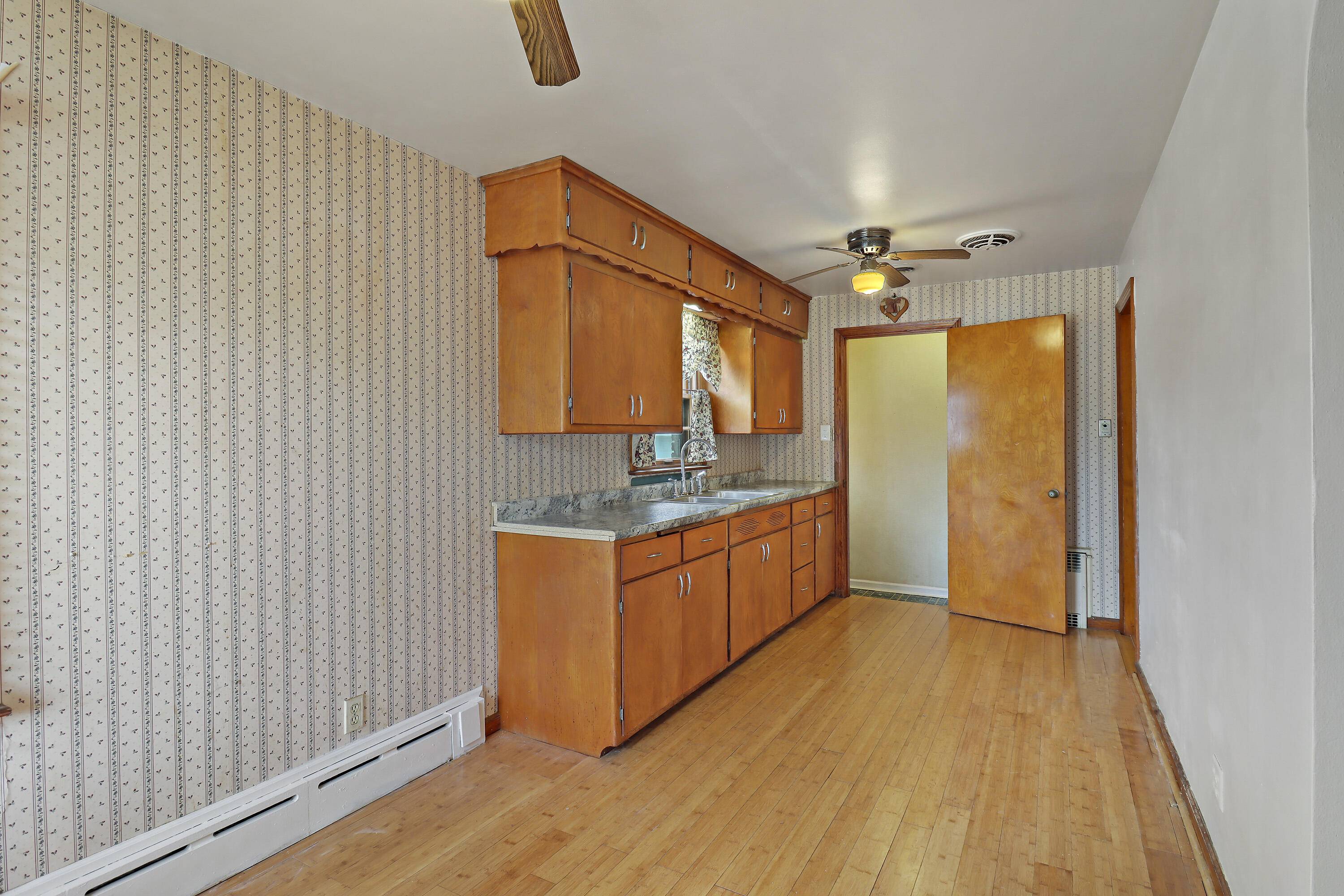 Racine, WI 53403,2514 E Crescent St