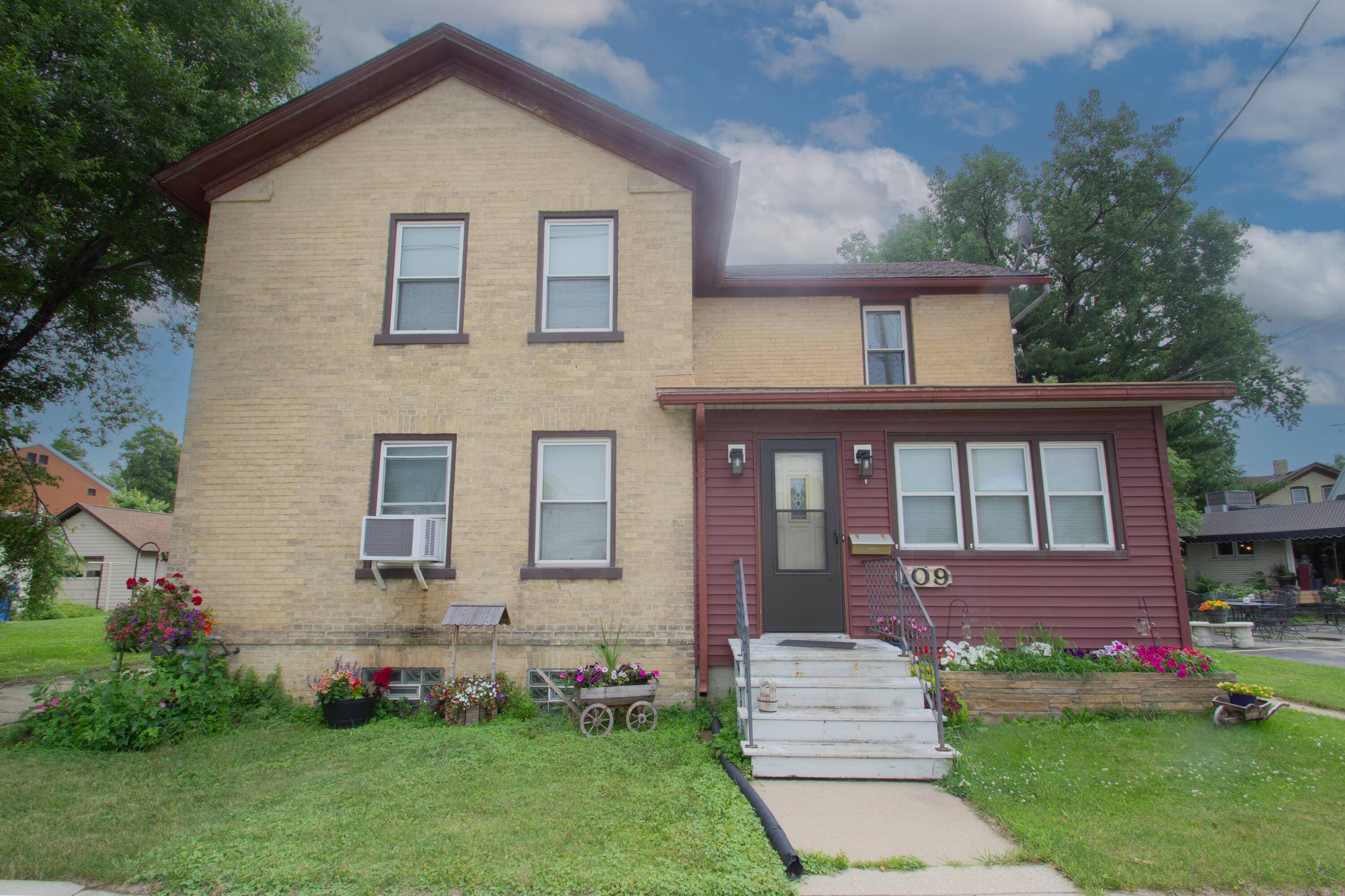 Watertown, WI 53094,109 N 9th St