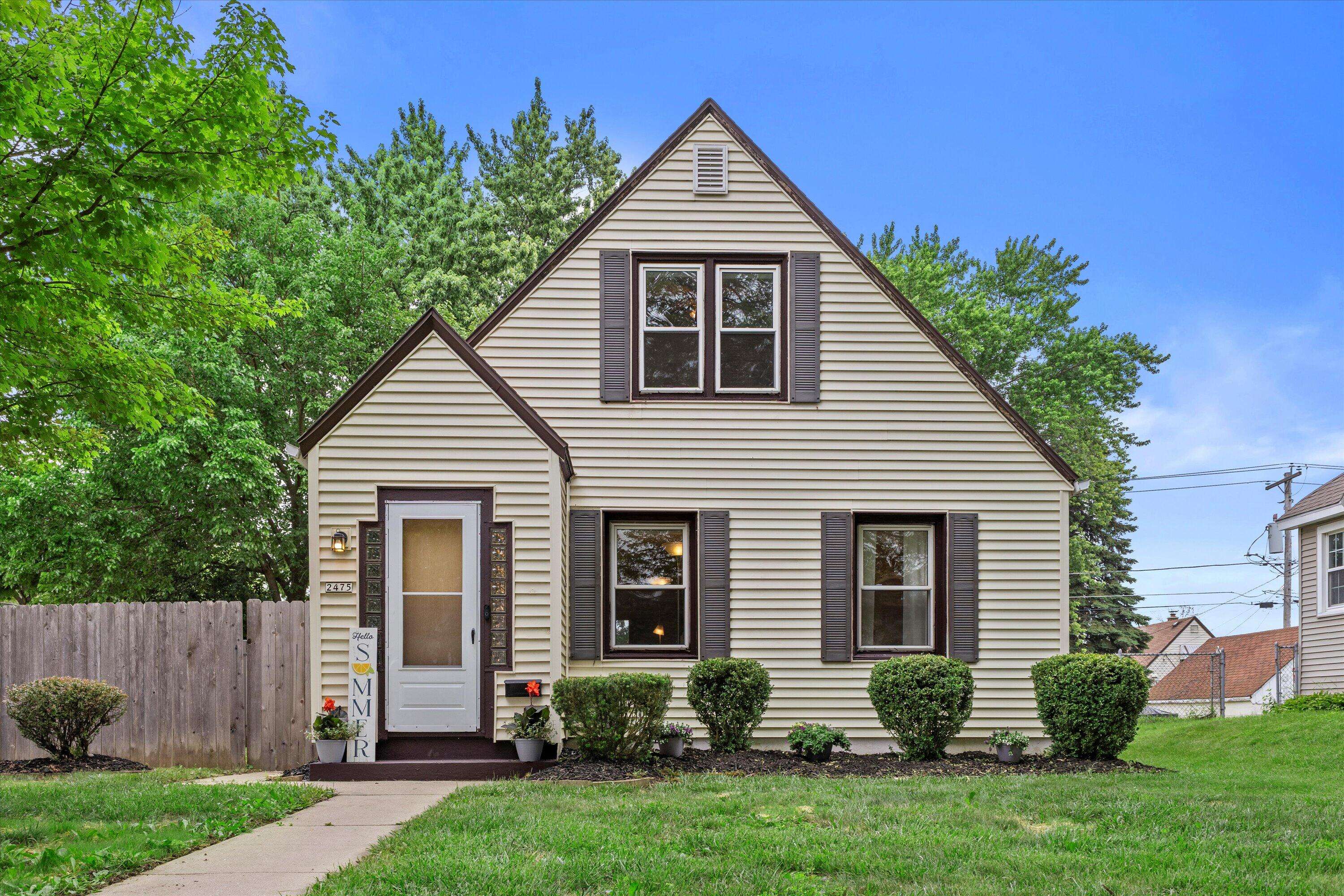 West Allis, WI 53219,2475 S 66th St