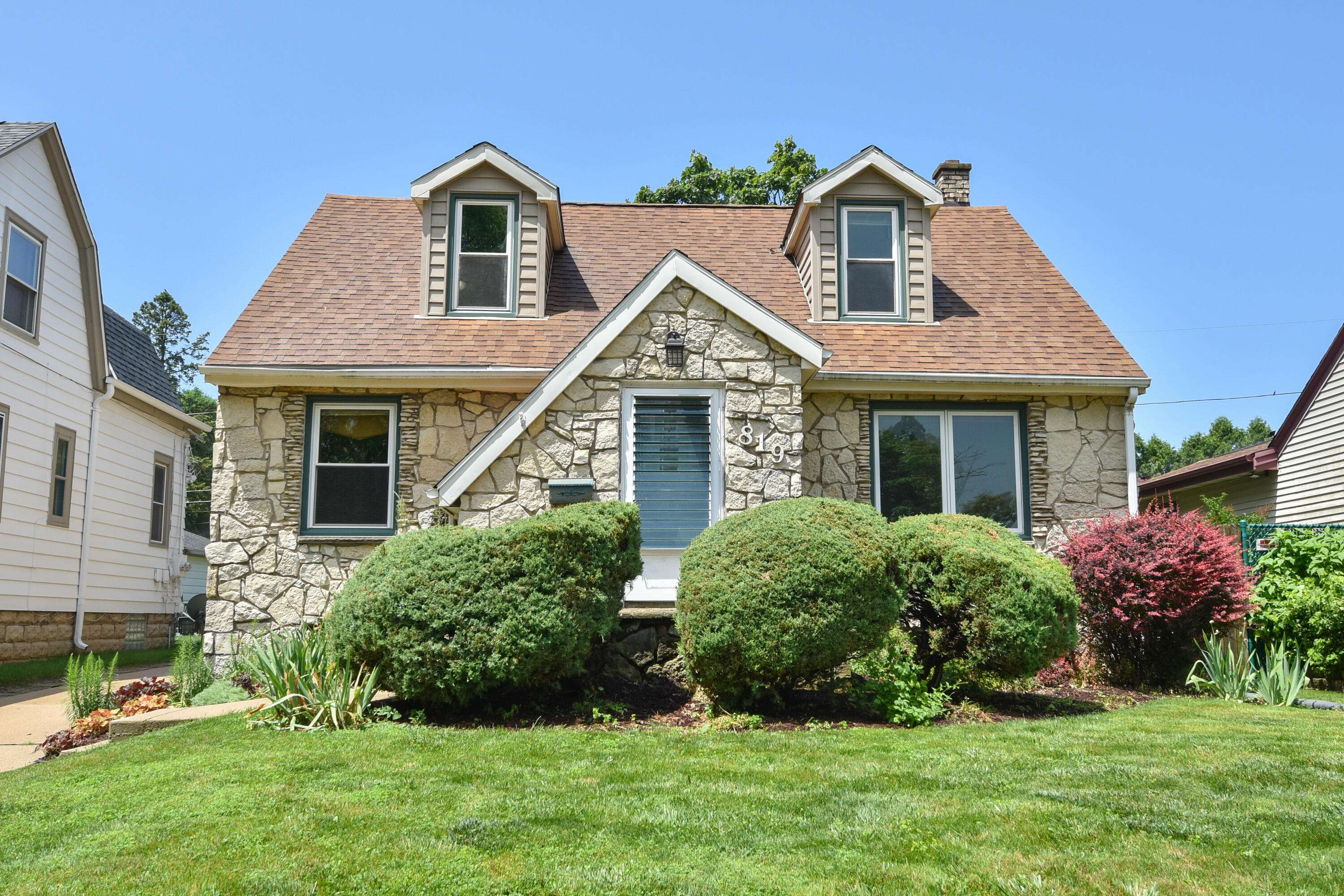West Allis, WI 53214,819 S 90th St