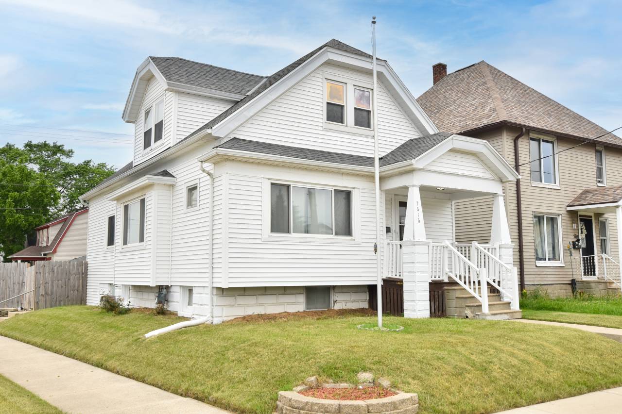 South Milwaukee, WI 53172,2616 S Chicago Ave
