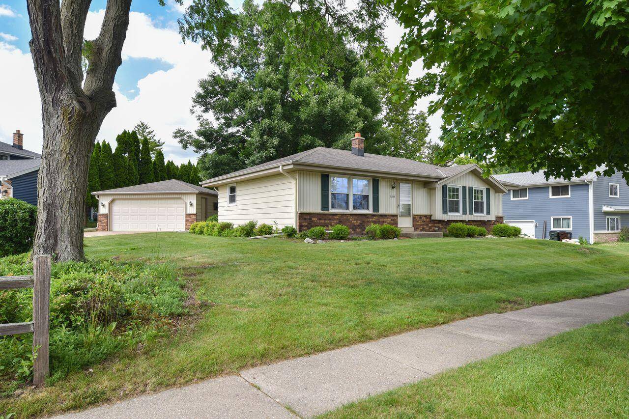 Oconomowoc, WI 53066,1520 Riverdale Dr
