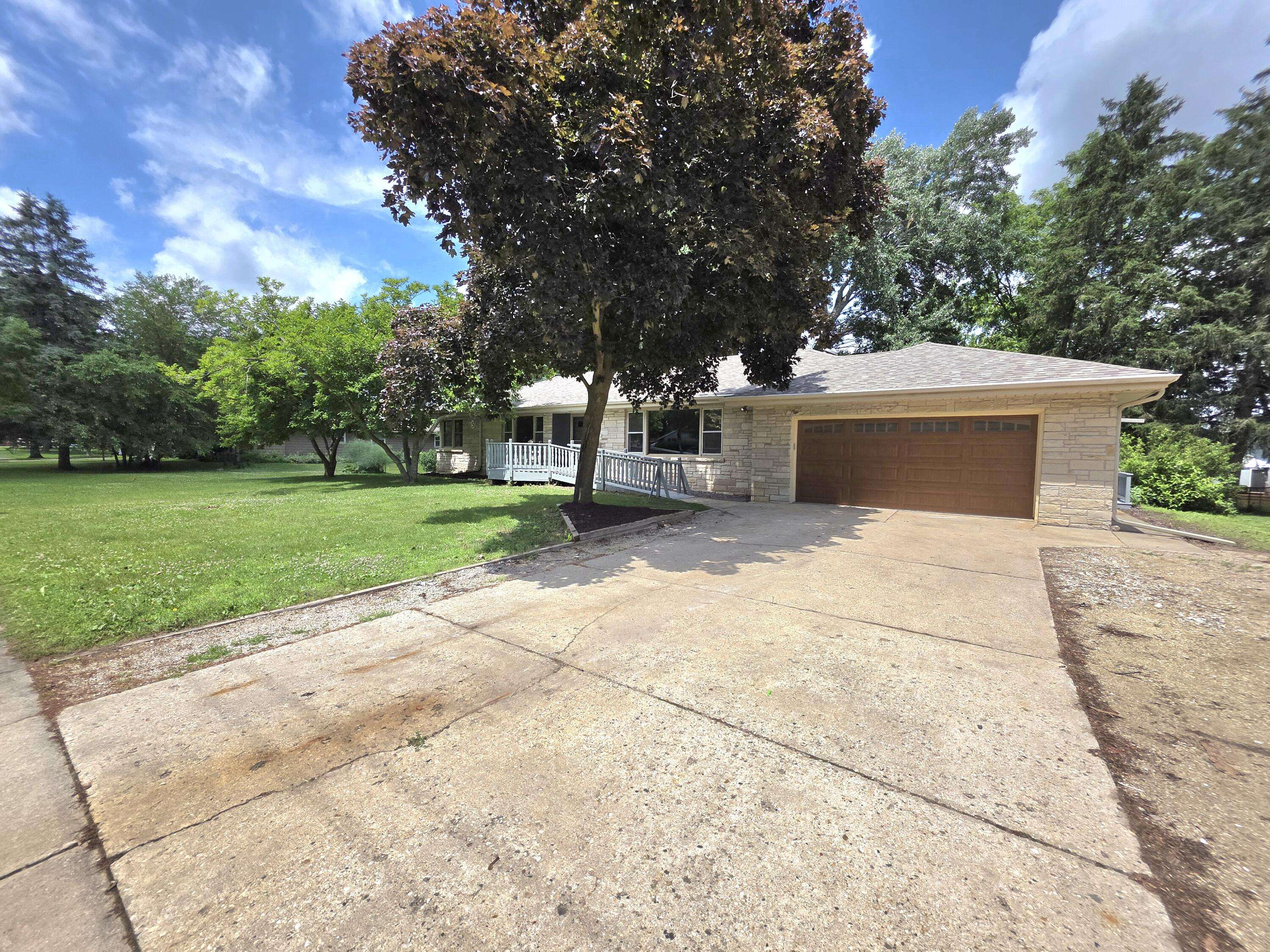 Waterford, WI 53185,704 E Main St