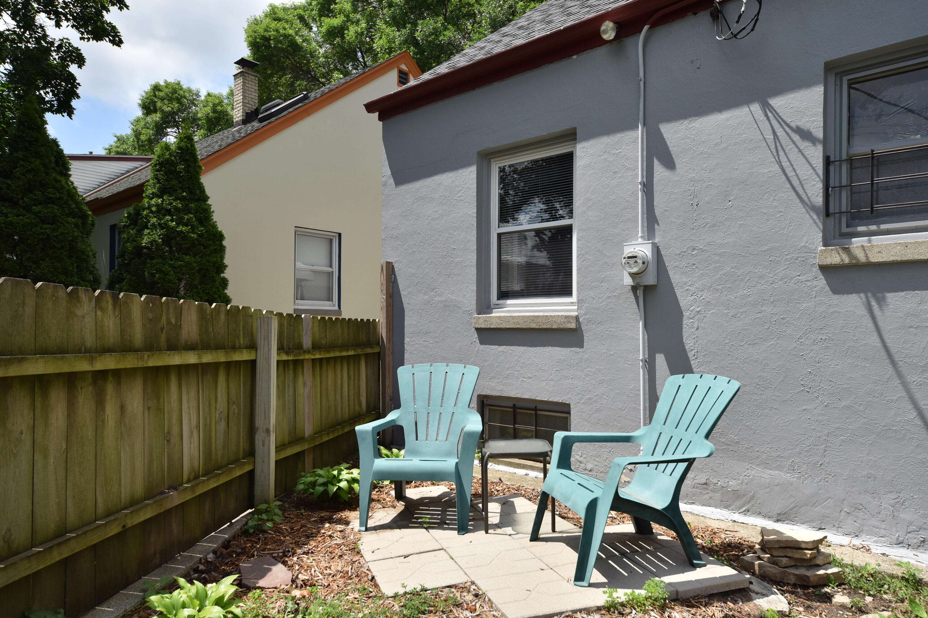 West Allis, WI 53227,2044 S 96th St