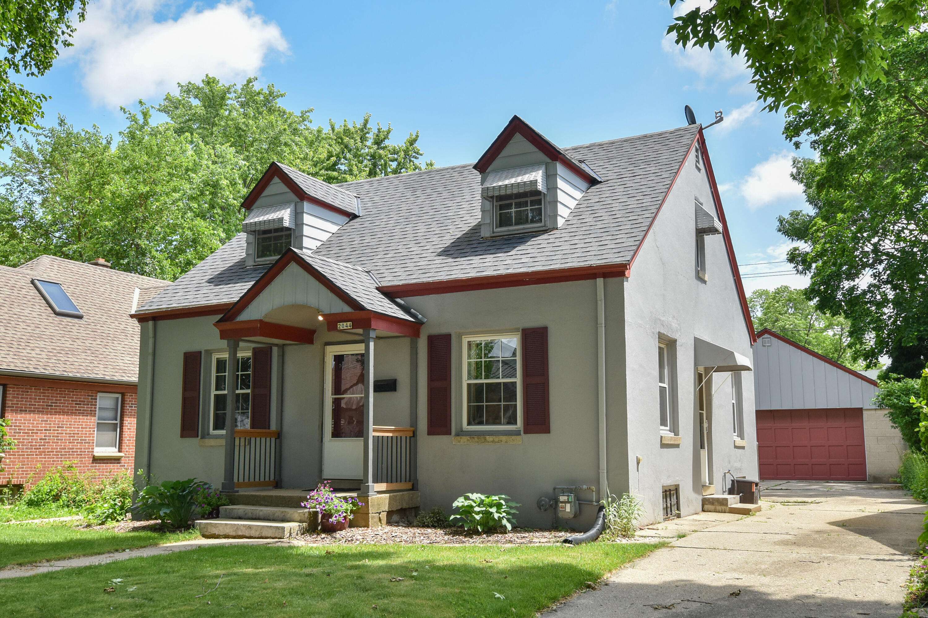 West Allis, WI 53227,2044 S 96th St