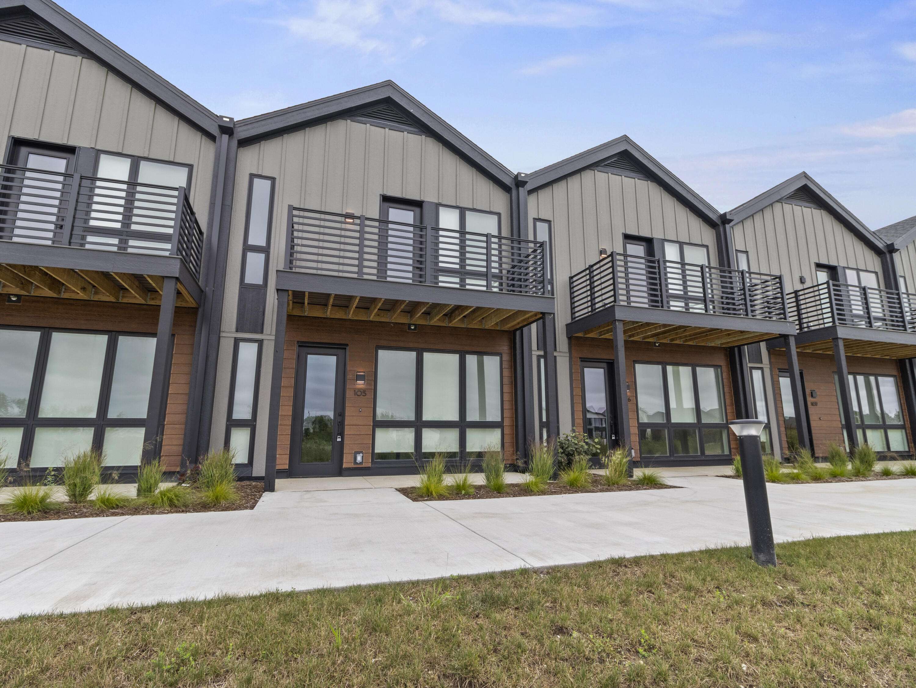Oak Creek, WI 53154,4163 E Hemlock Dr Unit 105