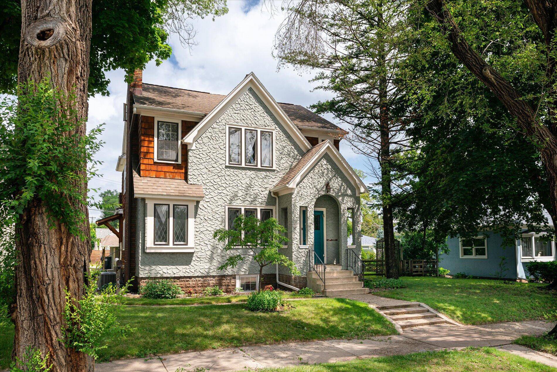 La Crosse, WI 54601,1801 Cameron Ave