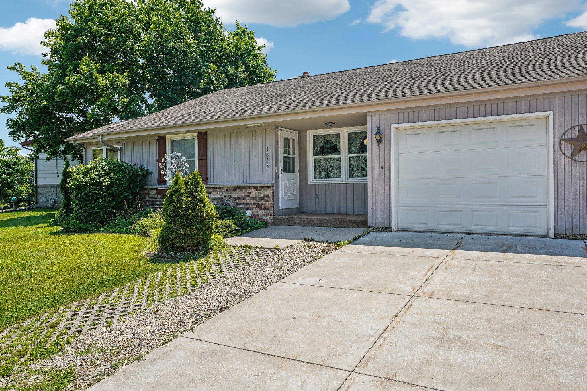 West Bend, WI 53095,1833 Hilltop Dr