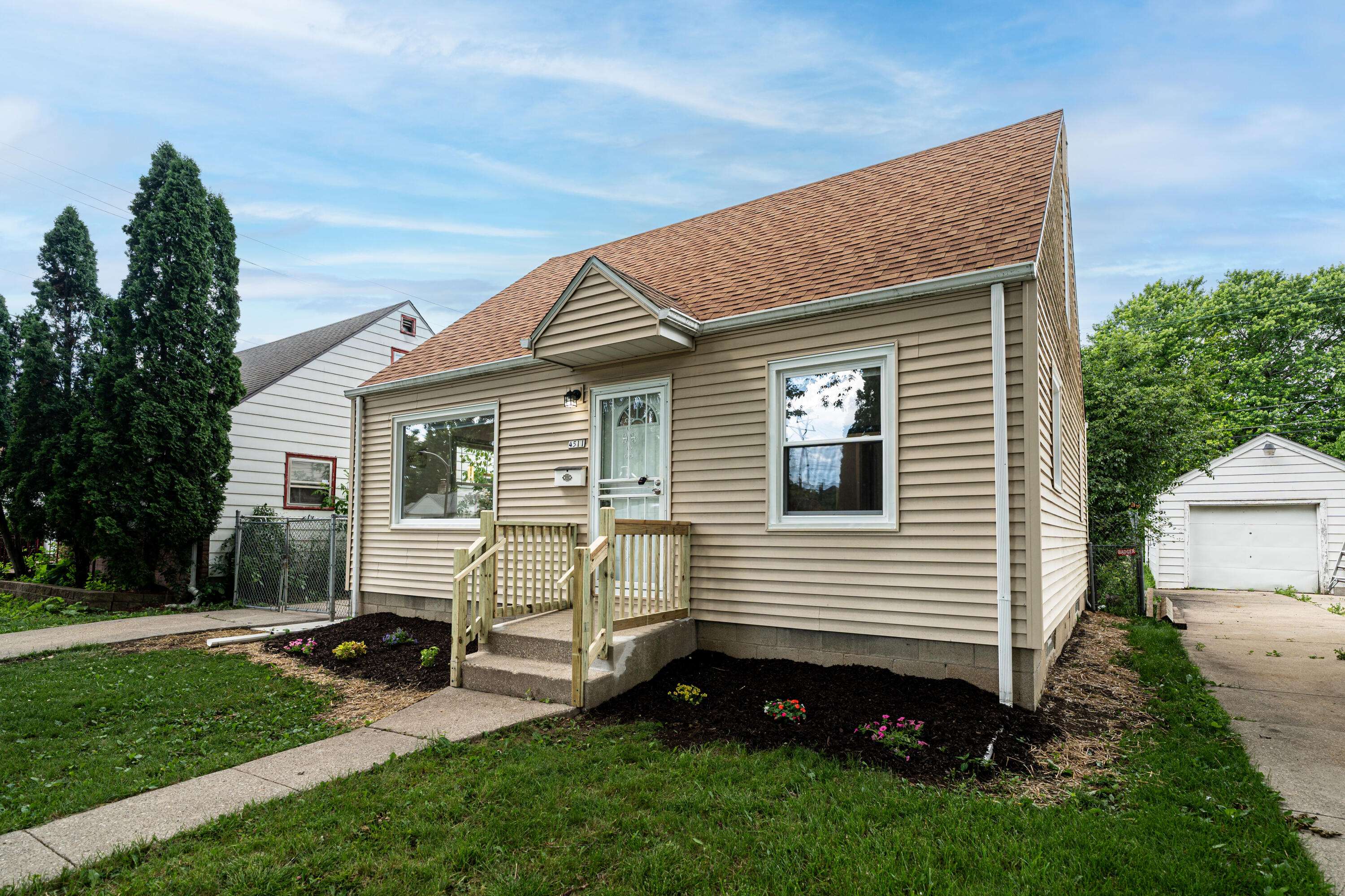 Milwaukee, WI 53218,4511 N 44th St