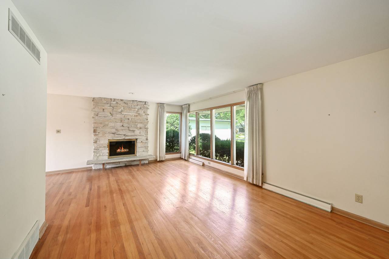 Fox Point, WI 53217,548 E Fox Dale Ct