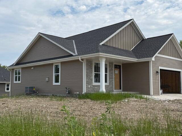 Pewaukee, WI 53072,1136 Oxbow Ct