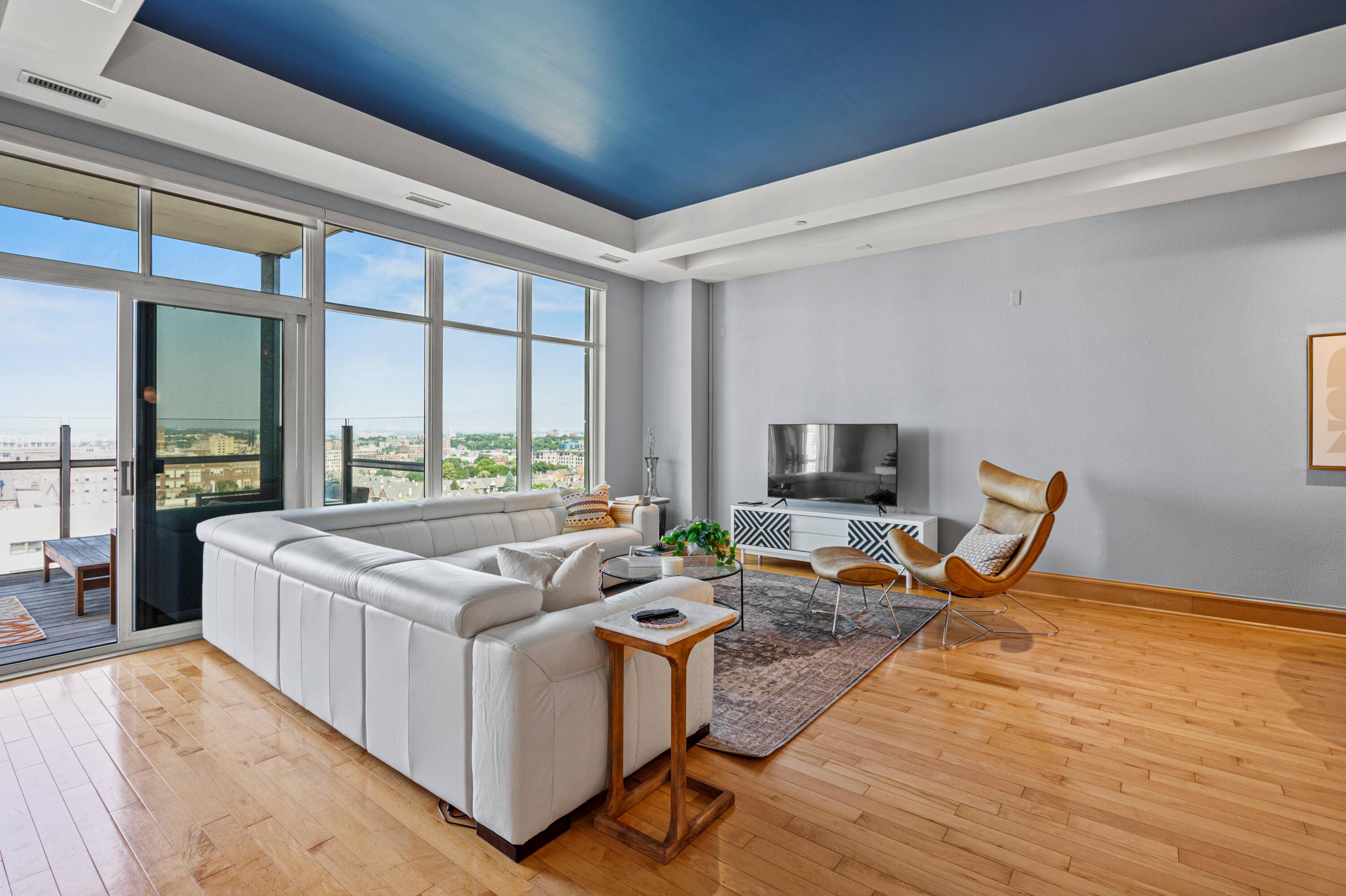 Milwaukee, WI 53202,1313 N Franklin Pl Unit 1002