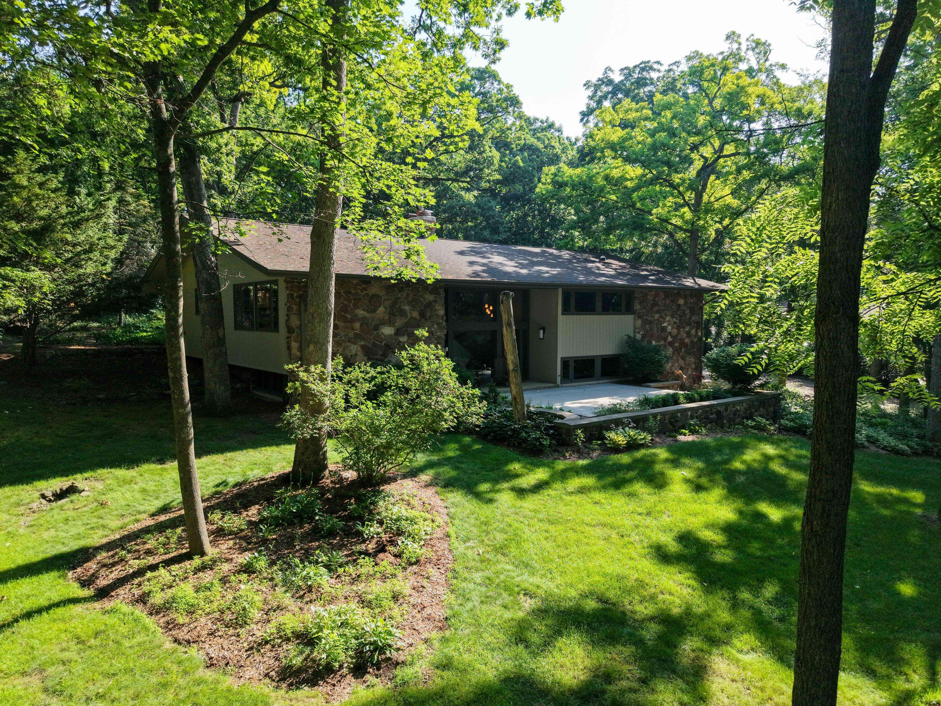 Pewaukee, WI 53188,N10W27394 Rolling Ridge Dr