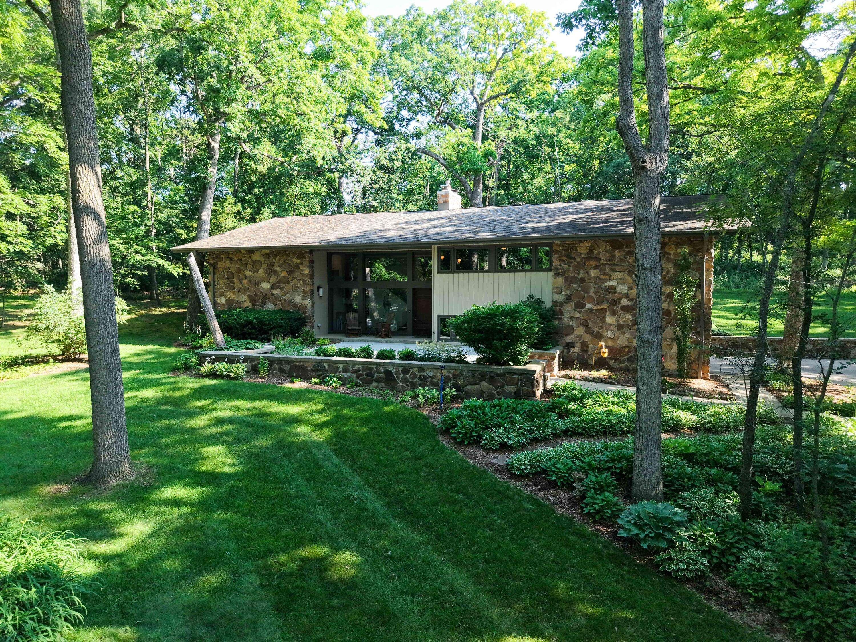 Pewaukee, WI 53188,N10W27394 Rolling Ridge Dr