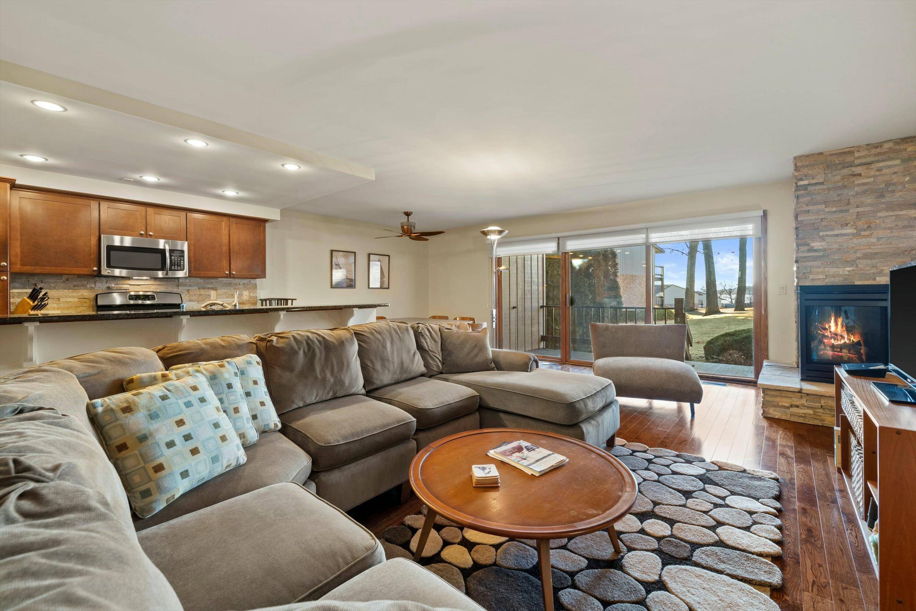 Lake Geneva, WI 53147,1070 S Lake Shore Dr Unit 8-1-A
