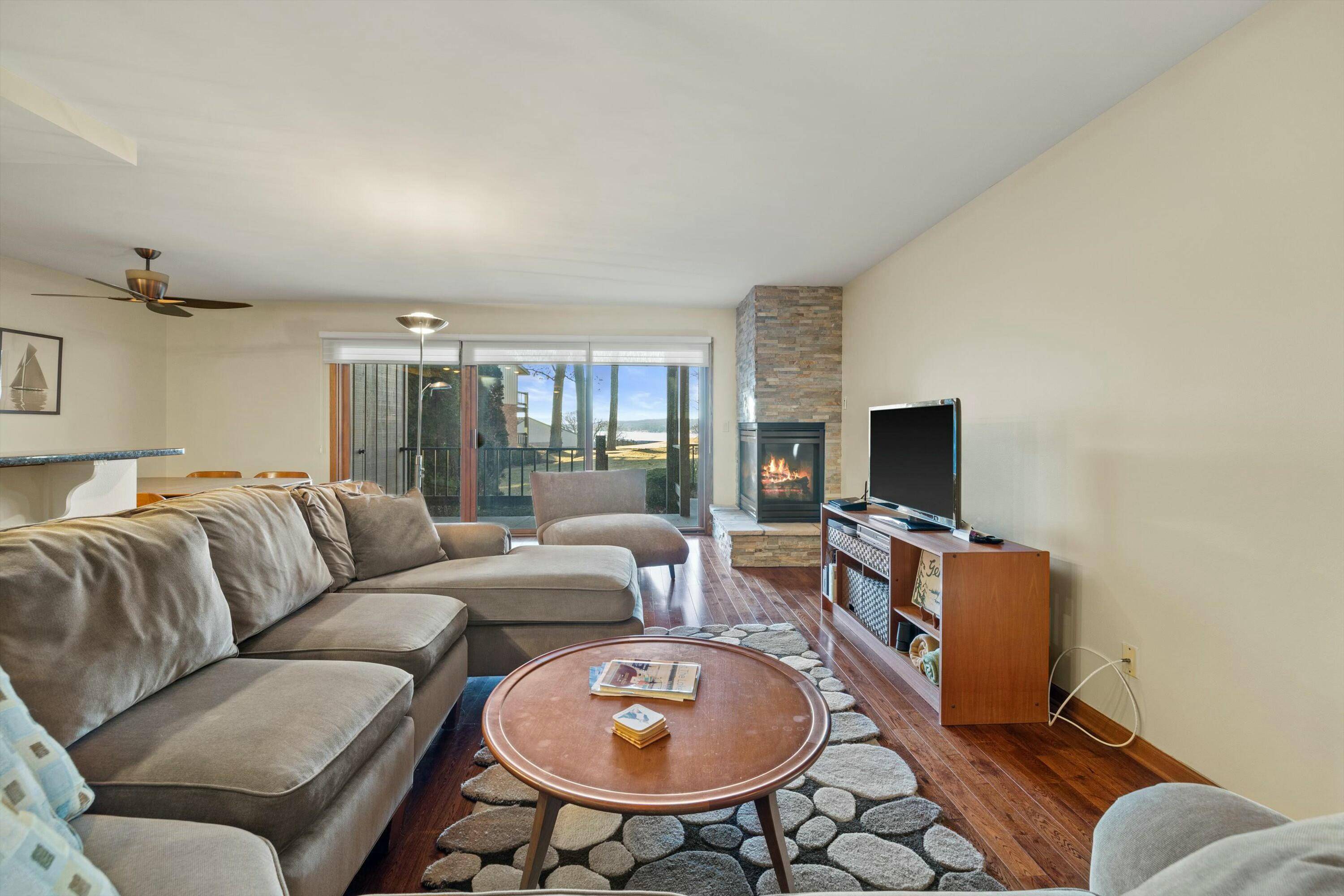 Lake Geneva, WI 53147,1070 S Lake Shore Dr Unit 8-1-A