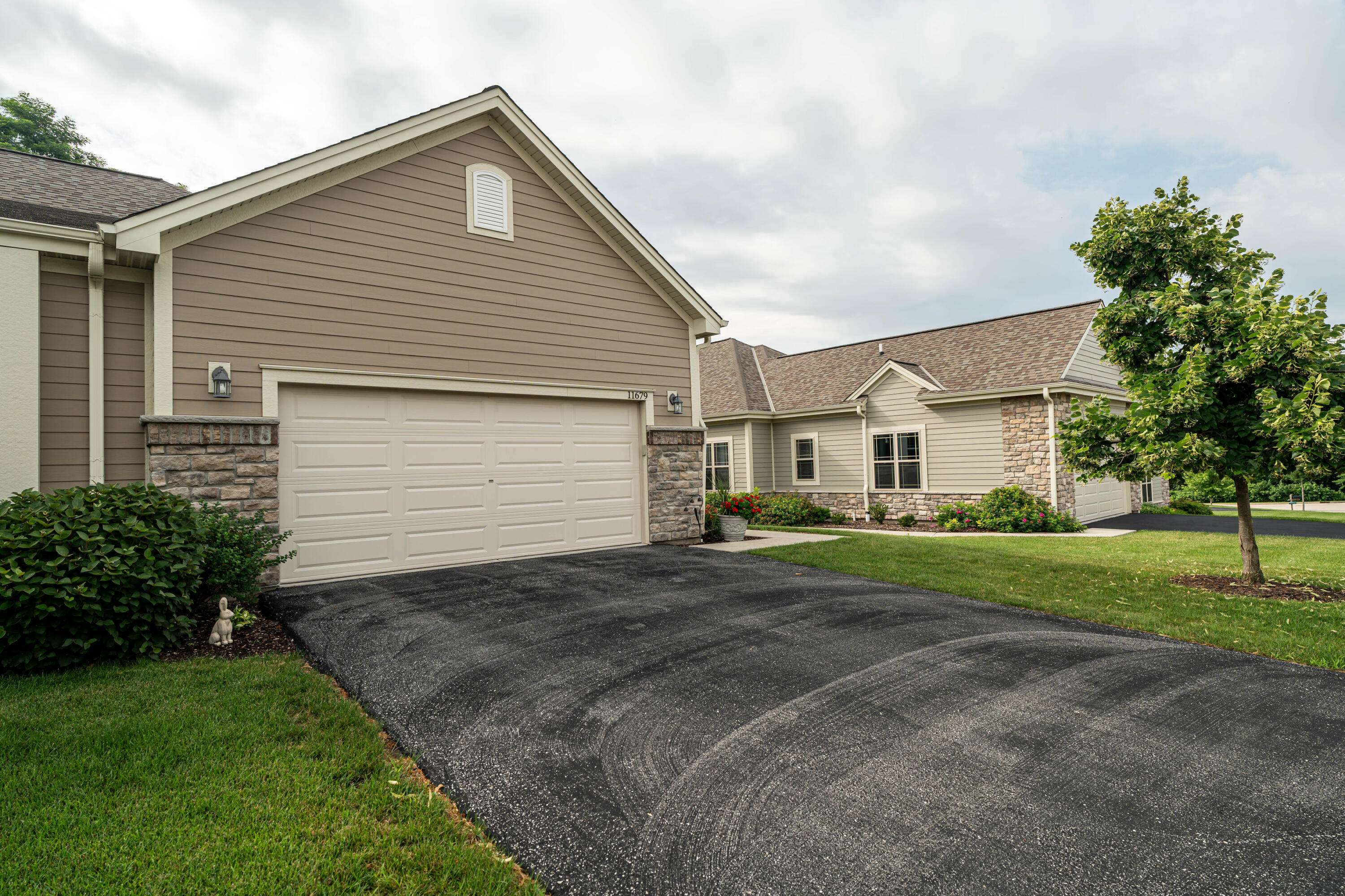 Greenfield, WI 53228,11679 W Willow Ct