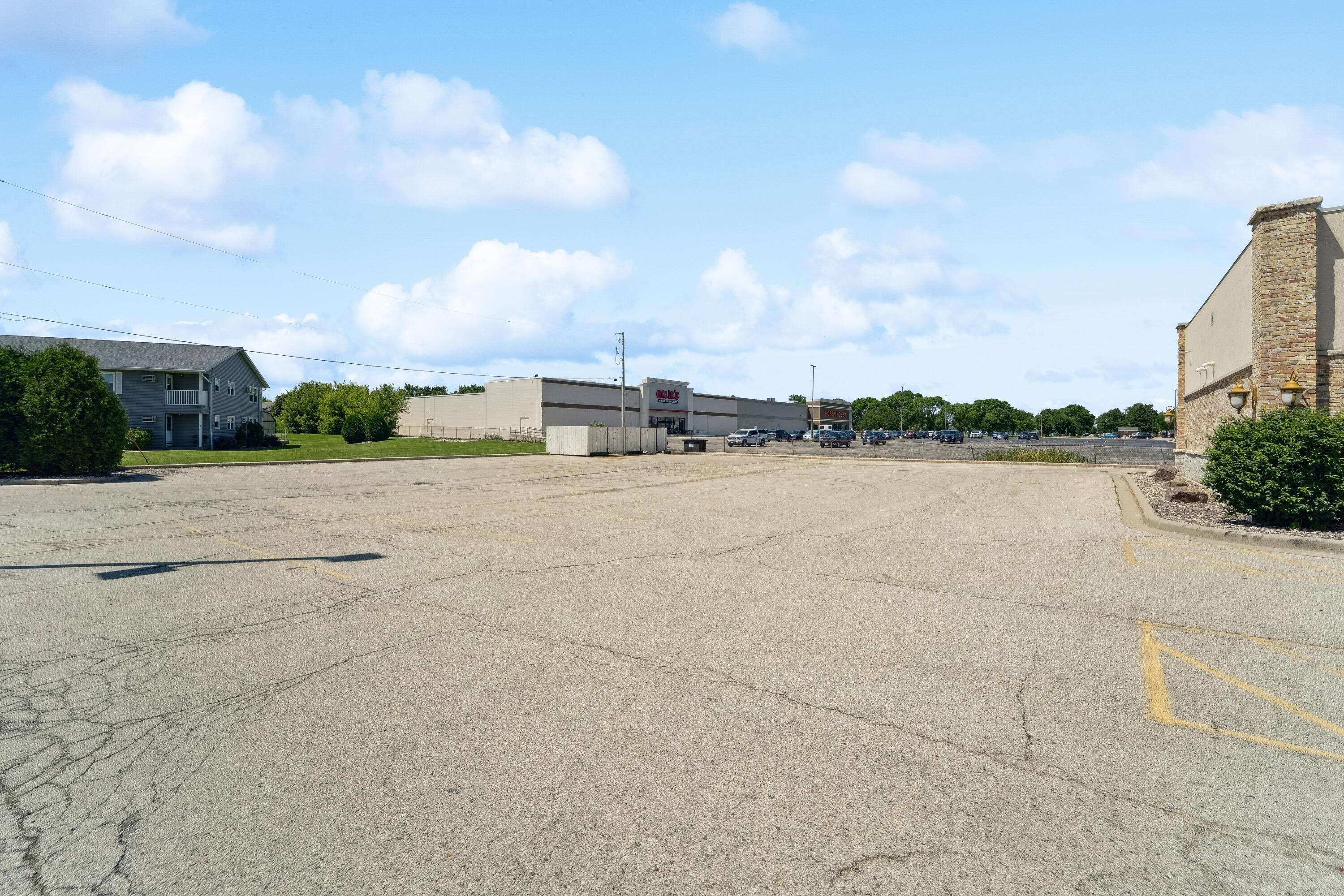 Fond Du Lac, WI 54935,584 W Johnson St