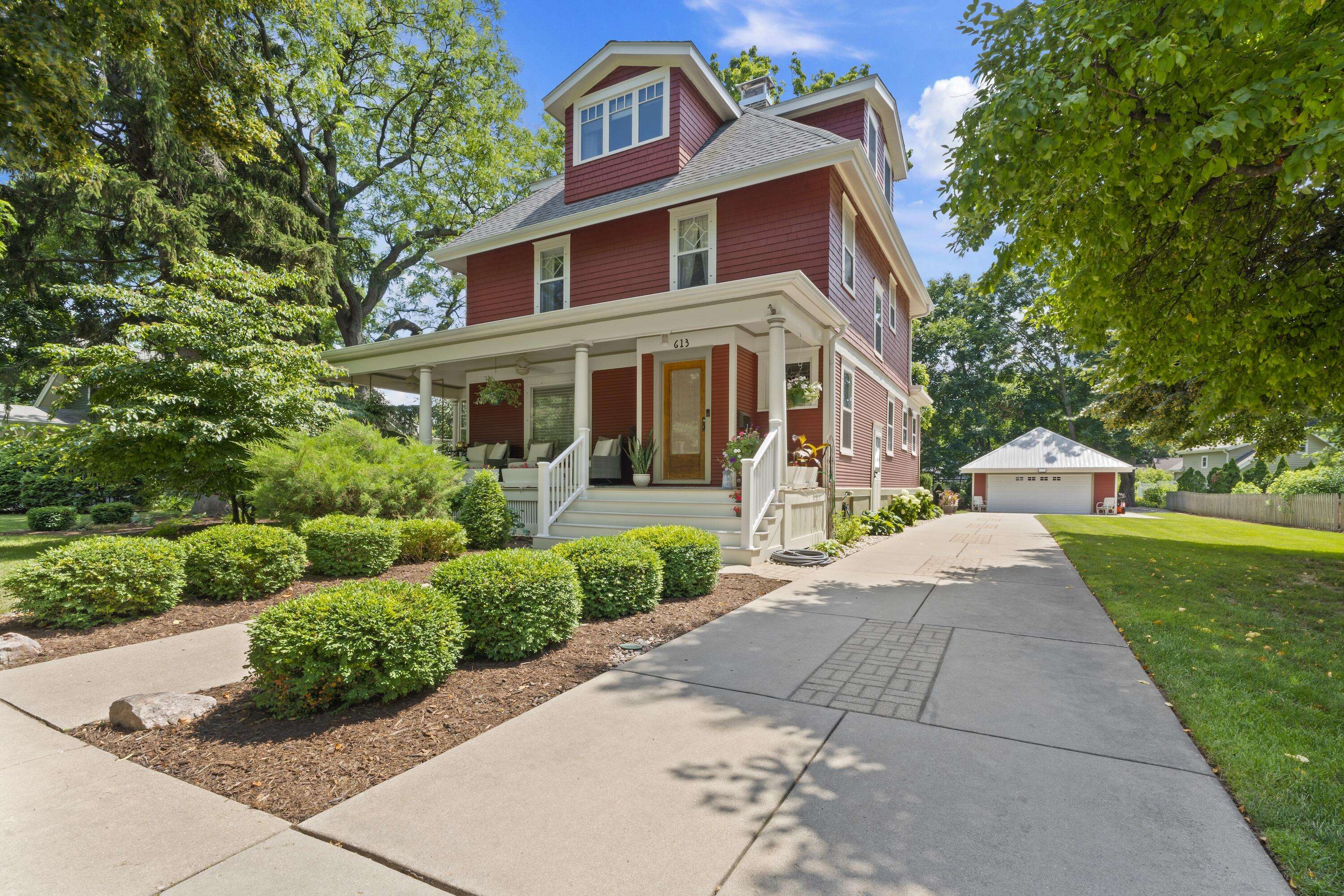 Oconomowoc, WI 53066,613 W Labelle Ave