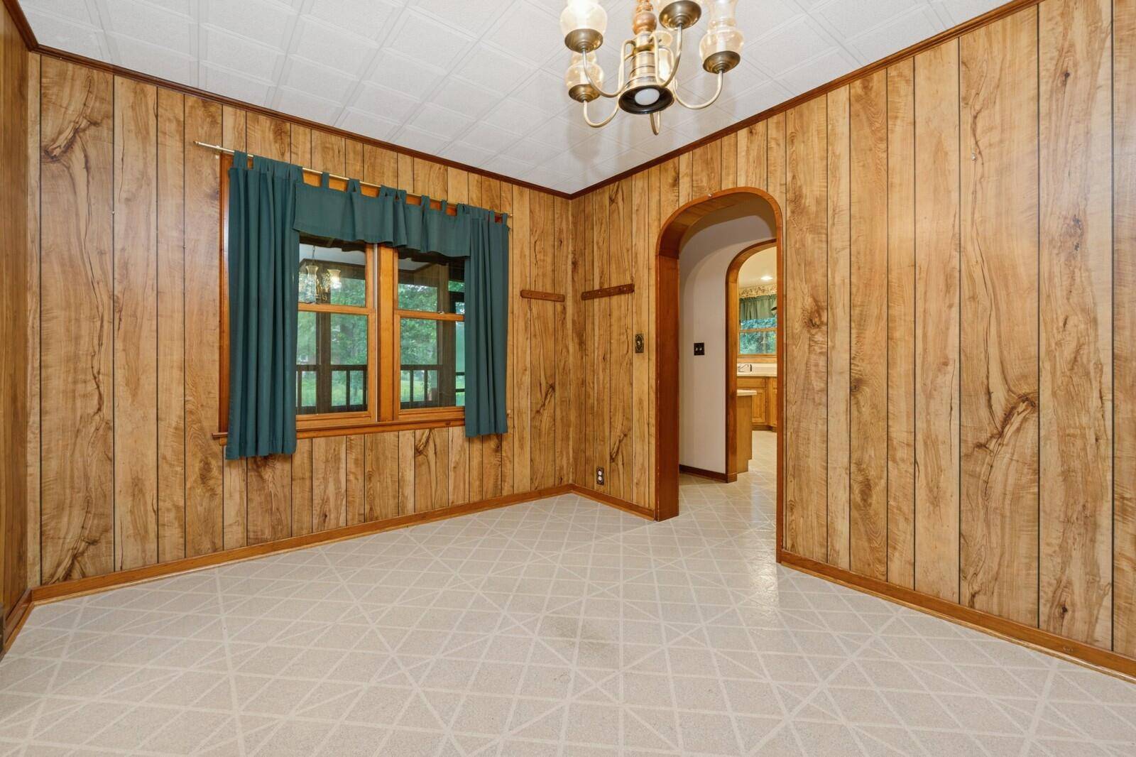 Fontana, WI 53125,225 Waubun Dr