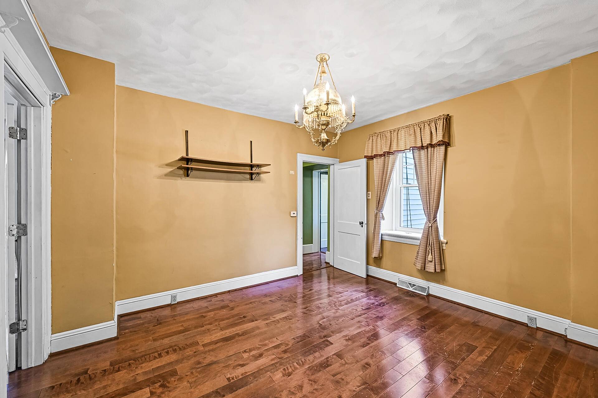 Burlington, WI 53105,208 W Jefferson St Unit 210
