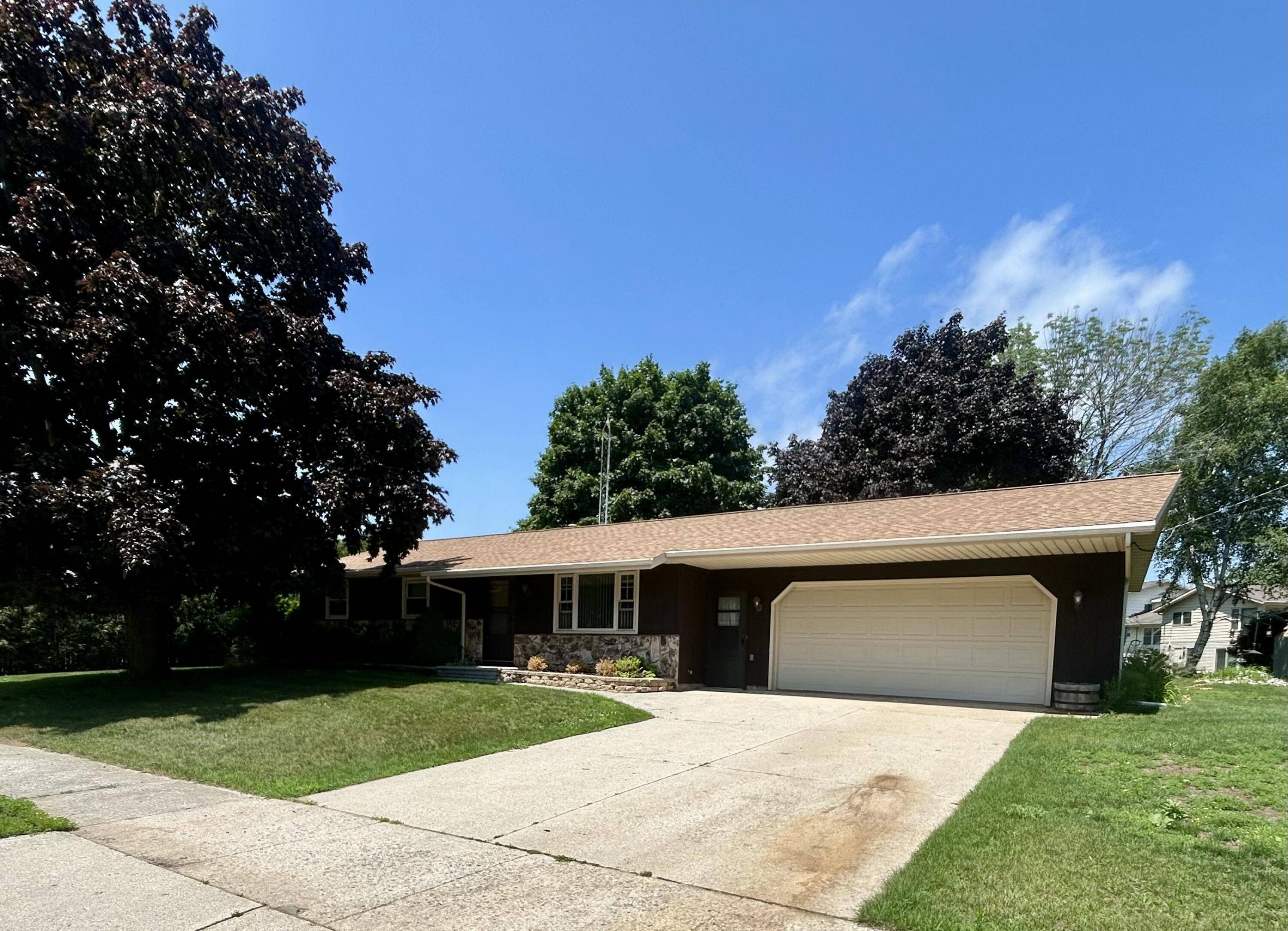 Two Rivers, WI 54241,2918 40th St