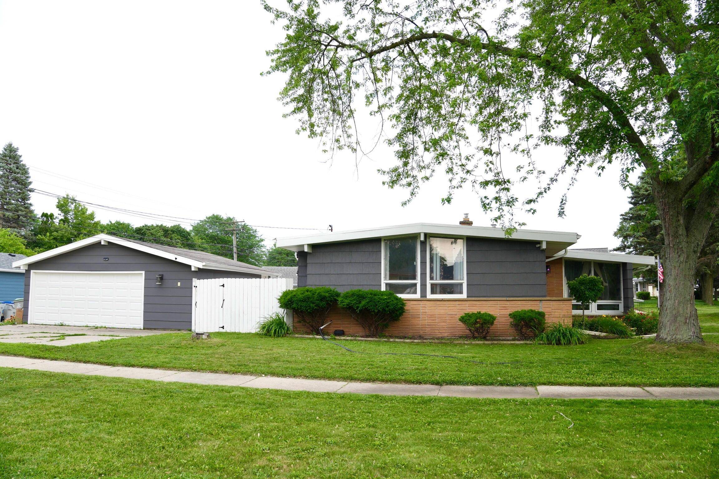 Milwaukee, WI 53221,3579 W Parnell Ave