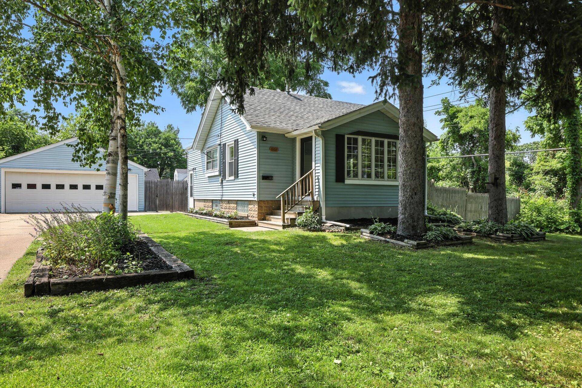 West Allis, WI 53227,1907 S 94th St