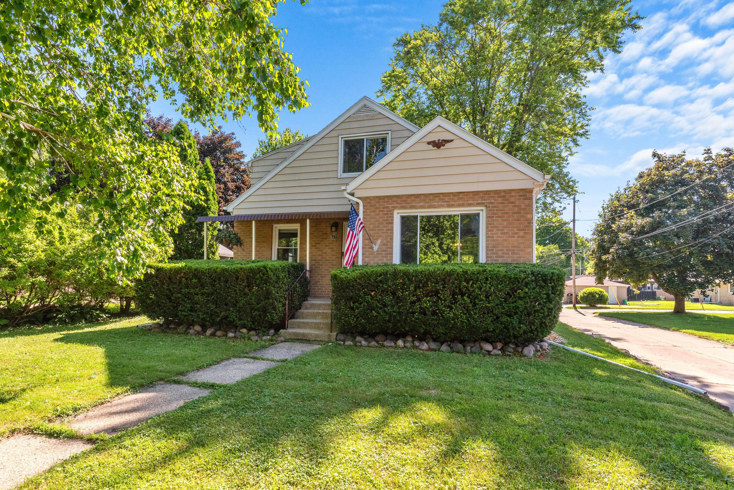 Glendale, WI 53209,6422 N Willow Glen Ln