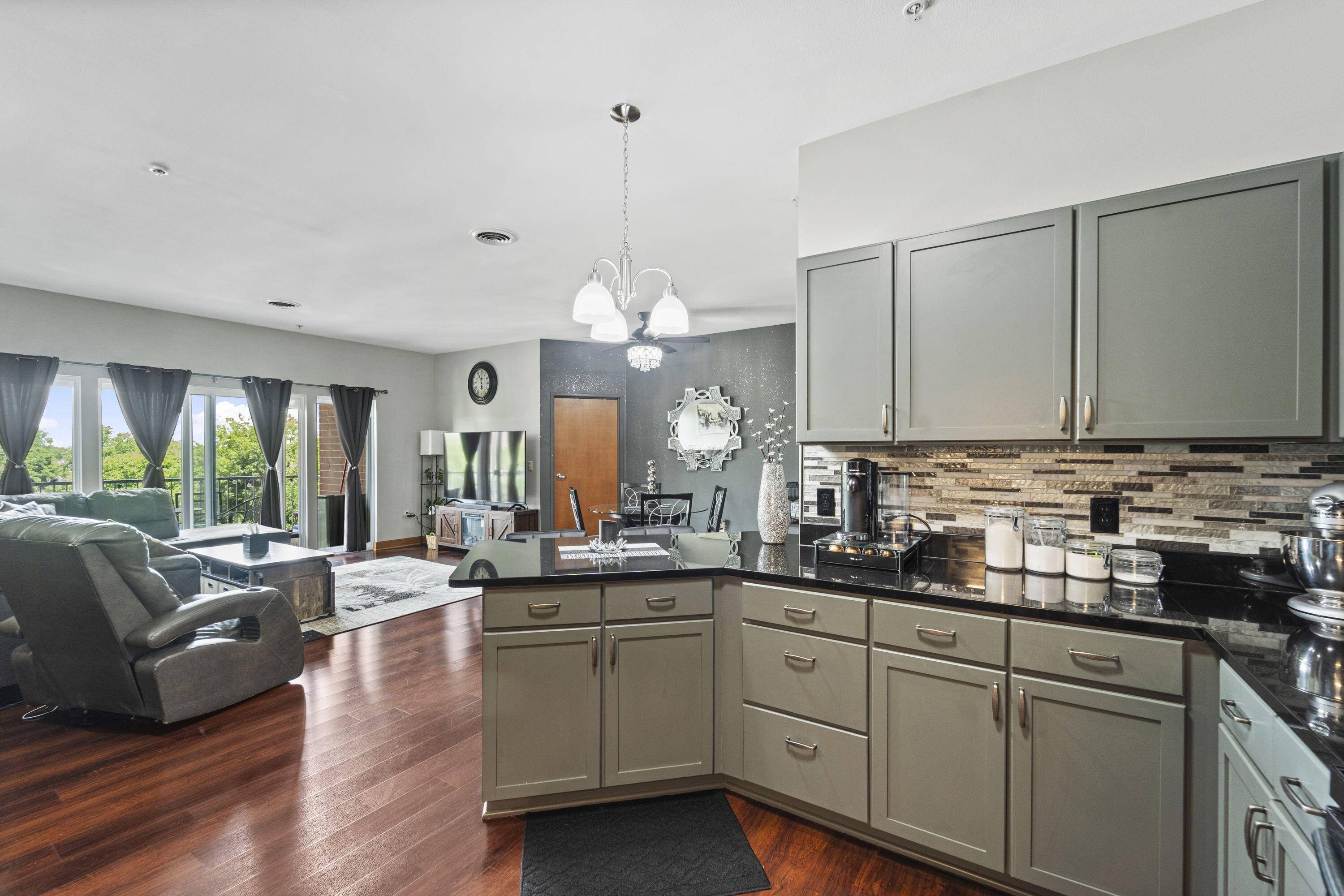 West Allis, WI 53214,6330 W Greenfield Ave Unit 305