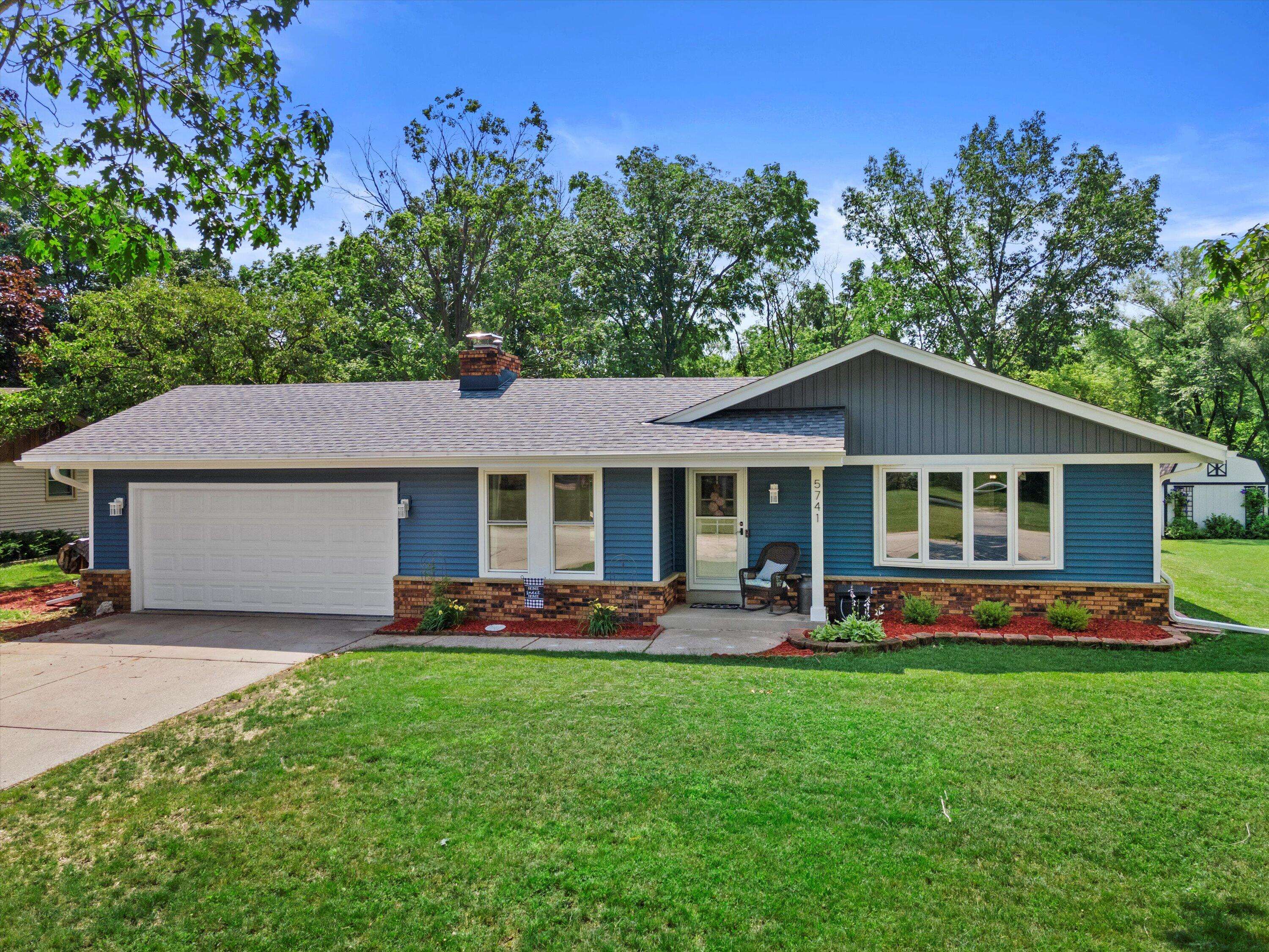 Franklin, WI 53132,5741 W Cascade Dr