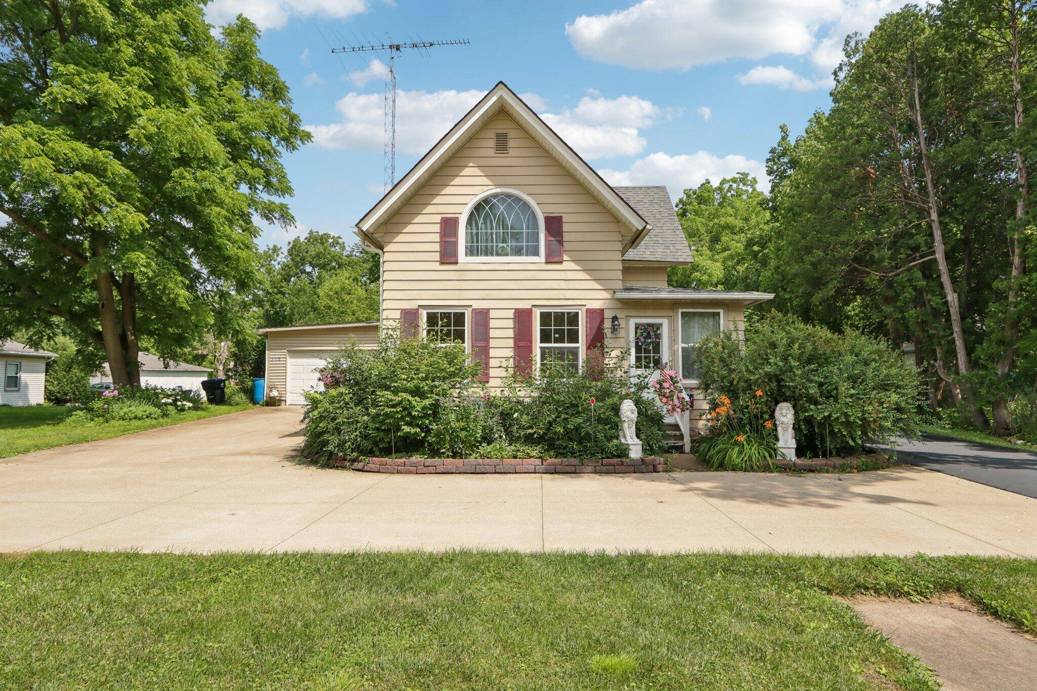 Elkhorn, WI 53121,318 W Walworth St