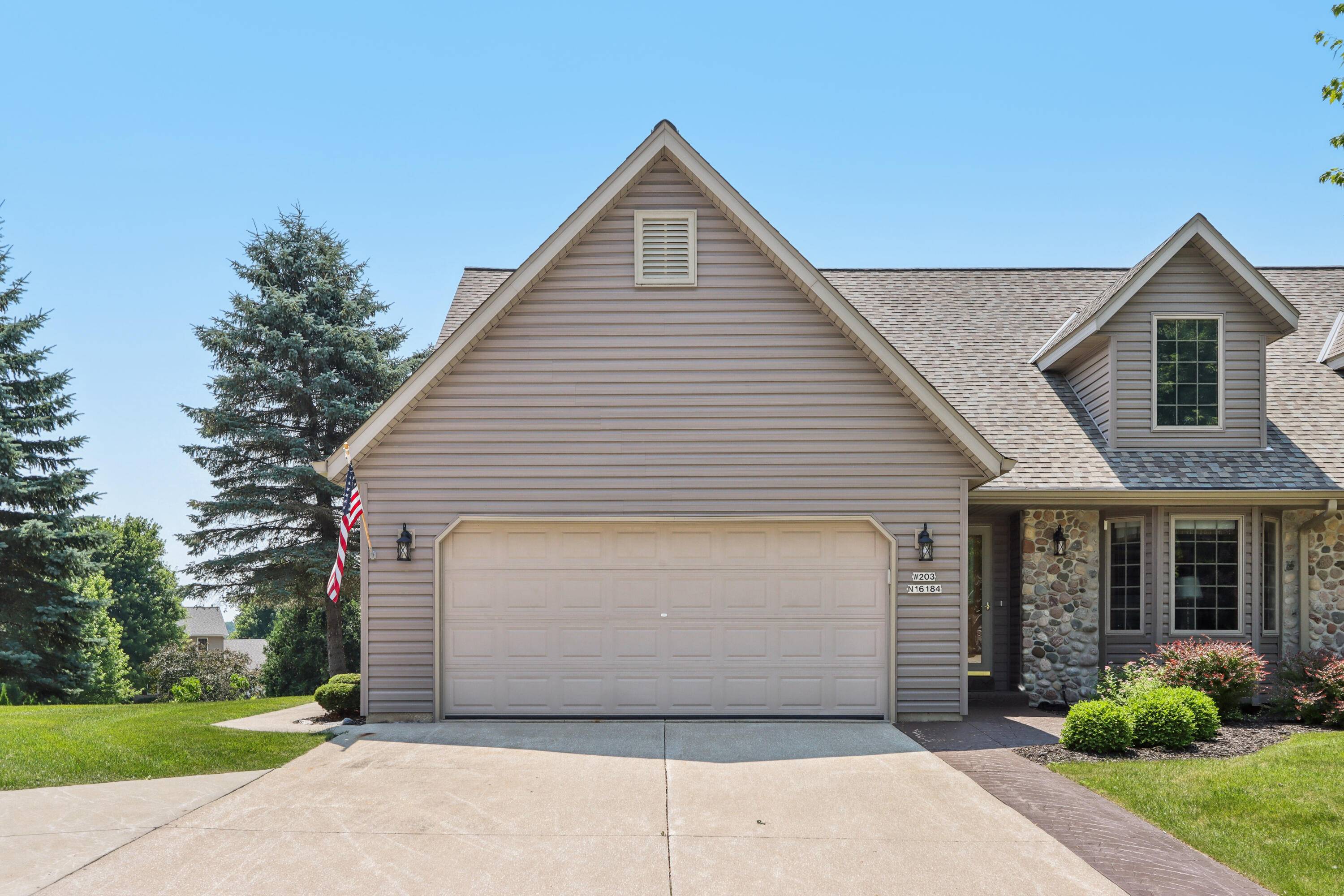 Jackson, WI 53037,W203N16184 Pin Oak Cir