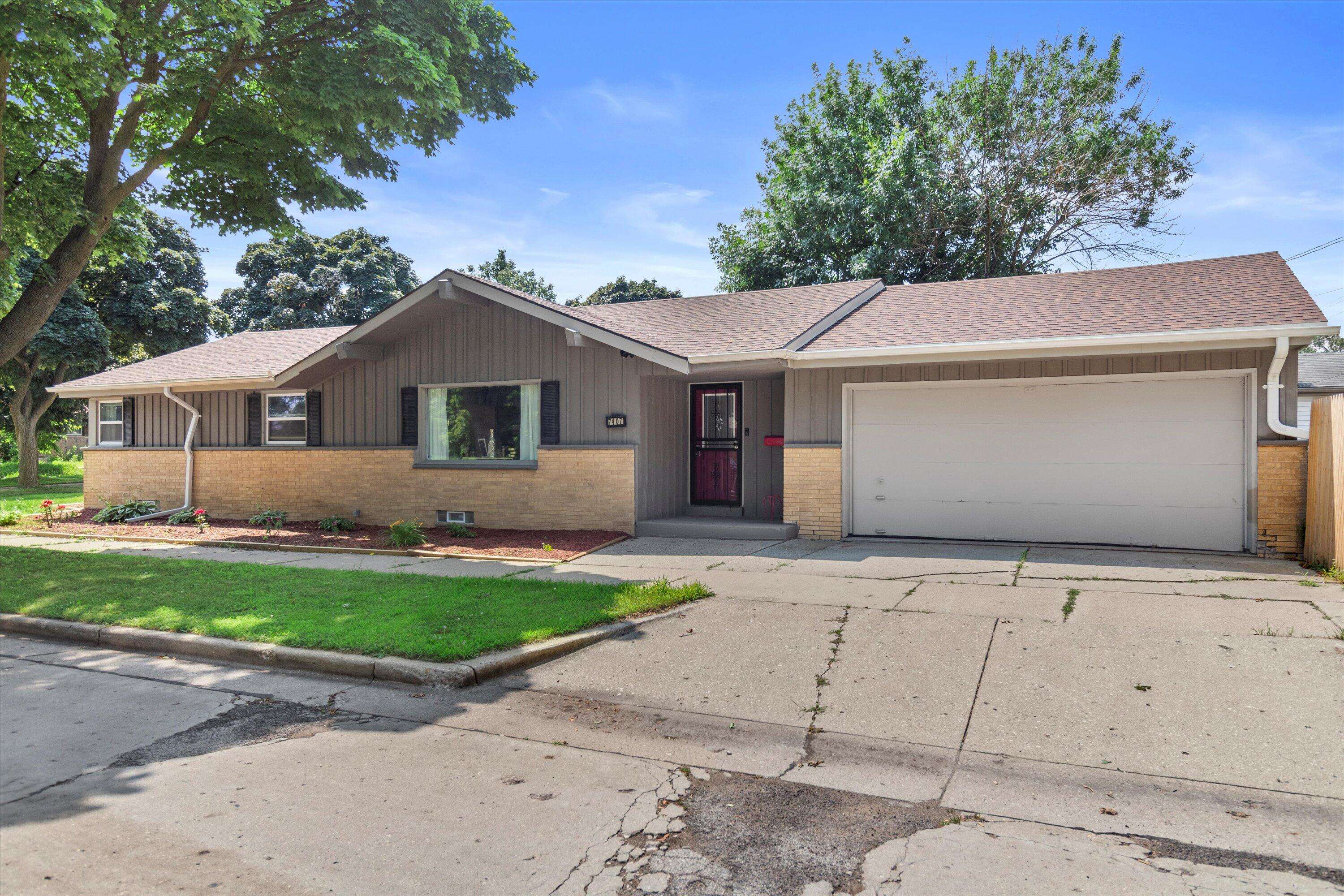 Milwaukee, WI 53218,7407 W Glendale Ave